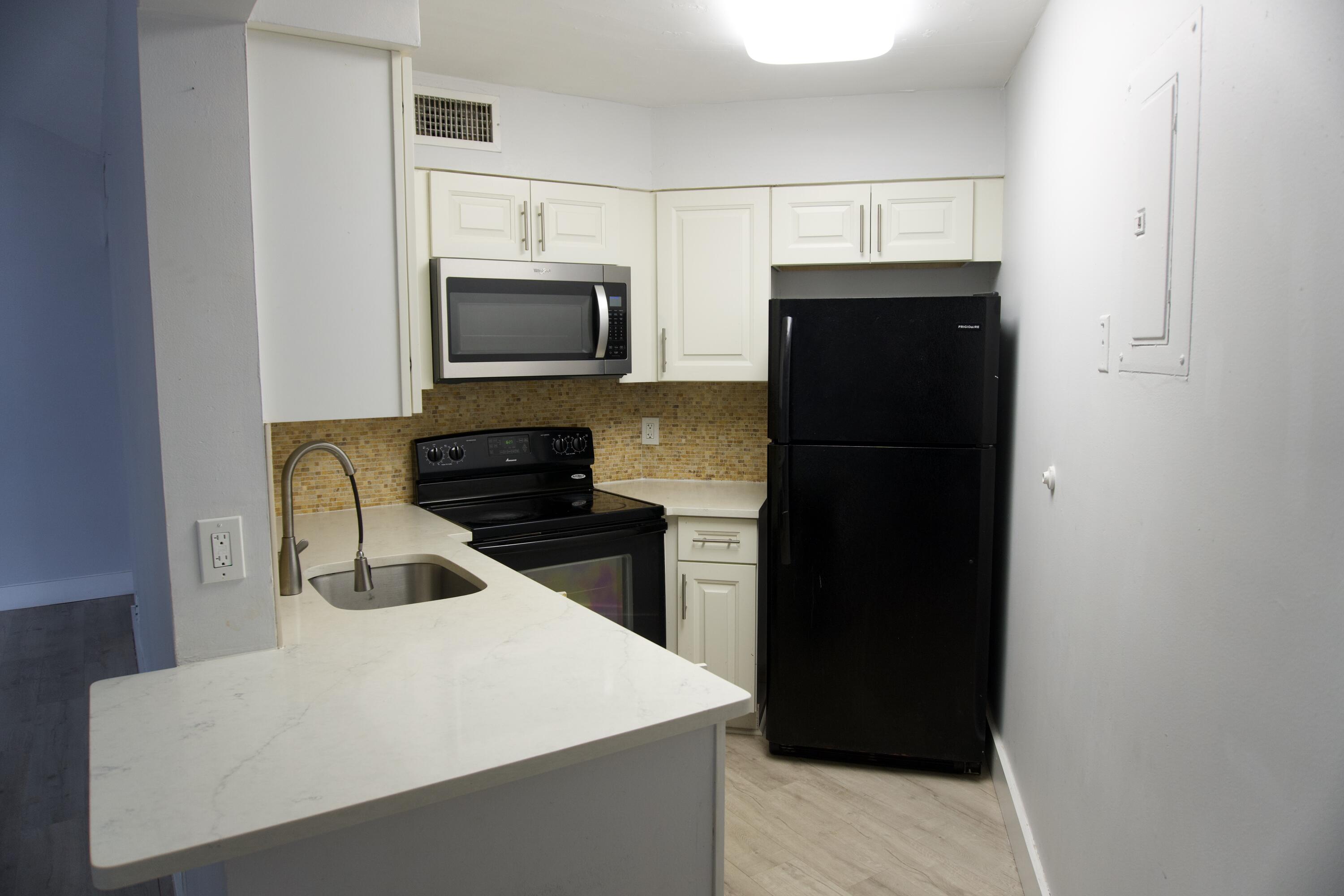 LAKE POINTE CONDOMINIUM NO - Residential Lease