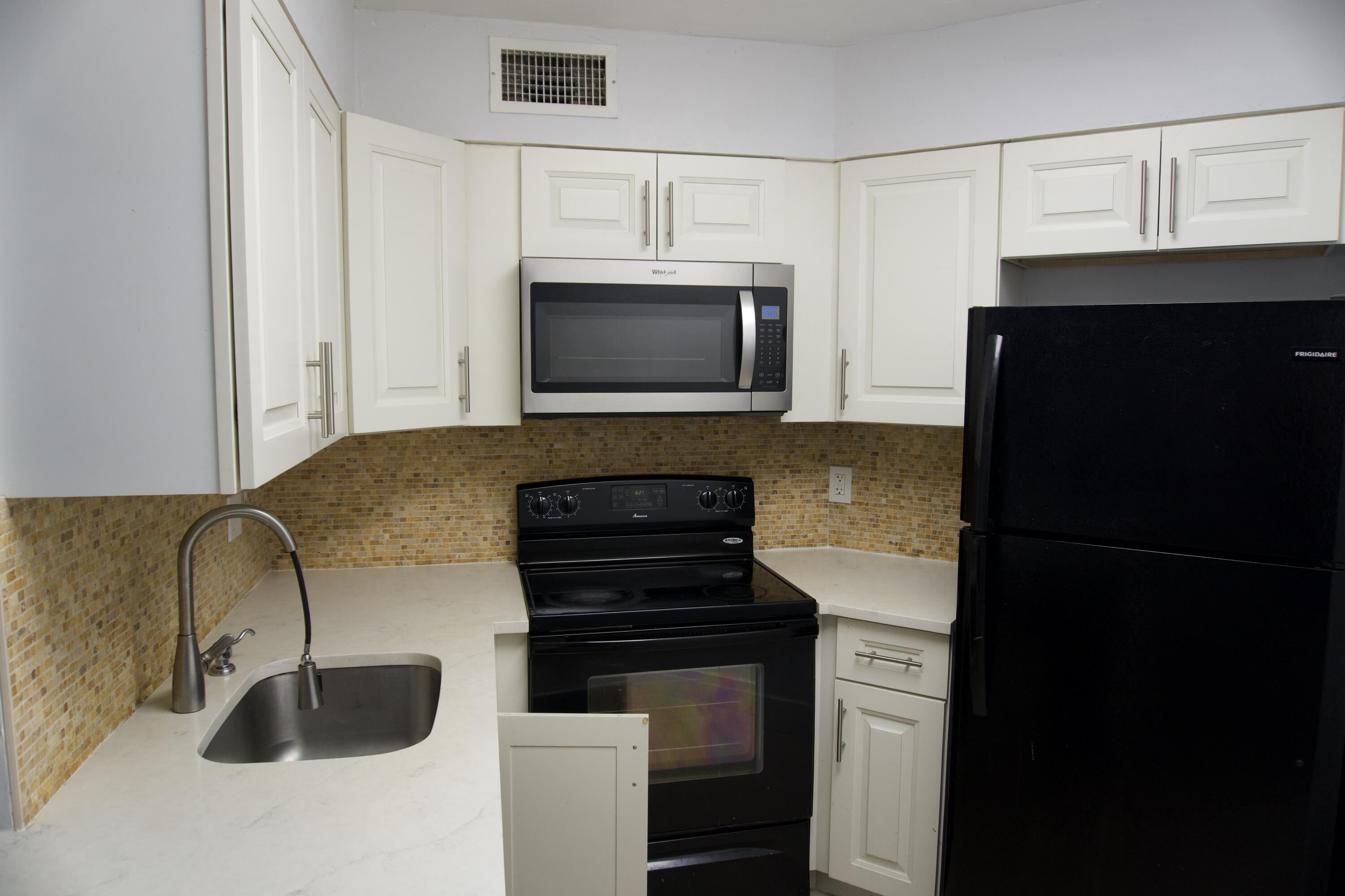 LAKE POINTE CONDOMINIUM NO - Residential Lease