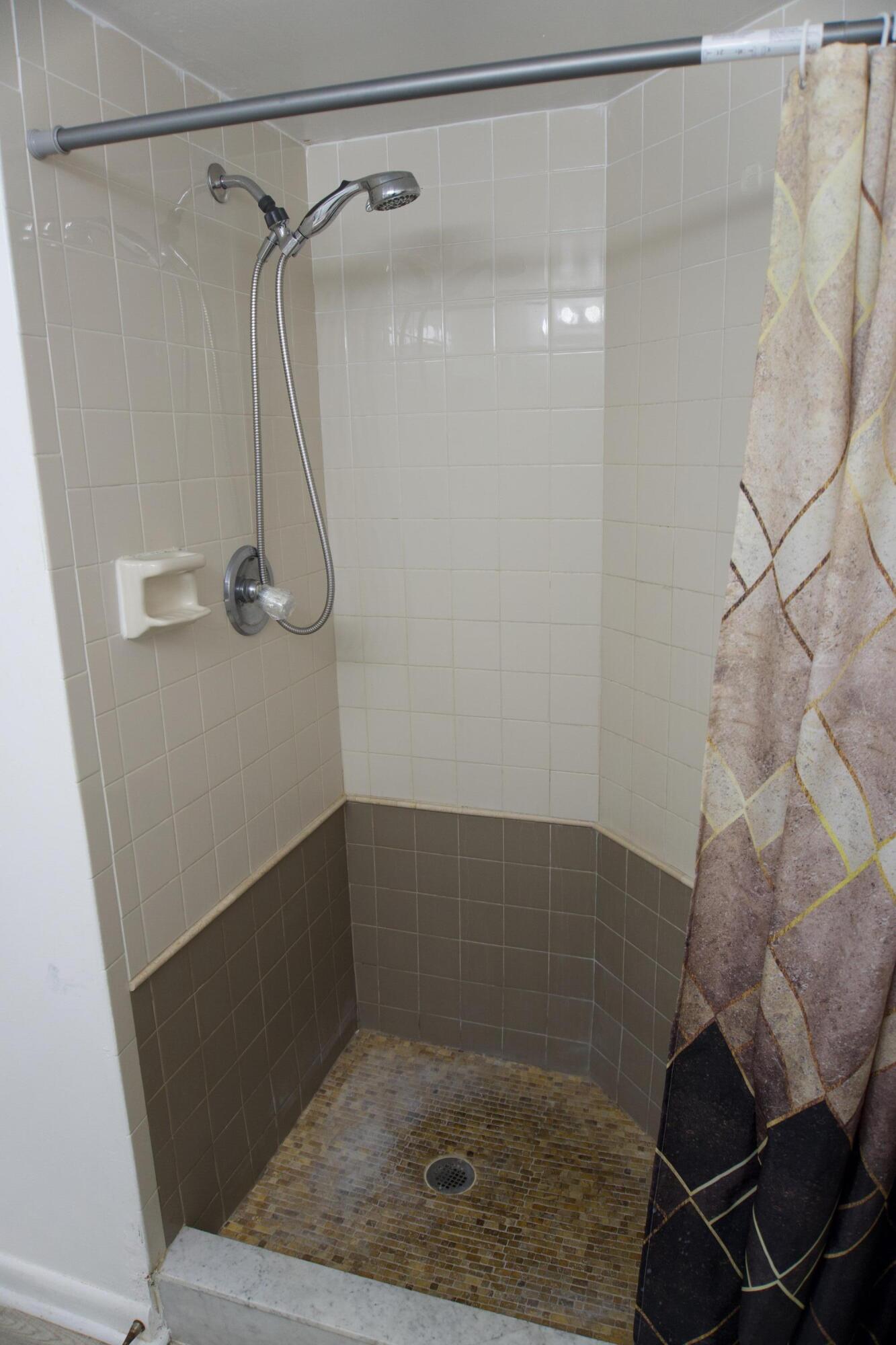 LAKE POINTE CONDOMINIUM NO - Residential Lease