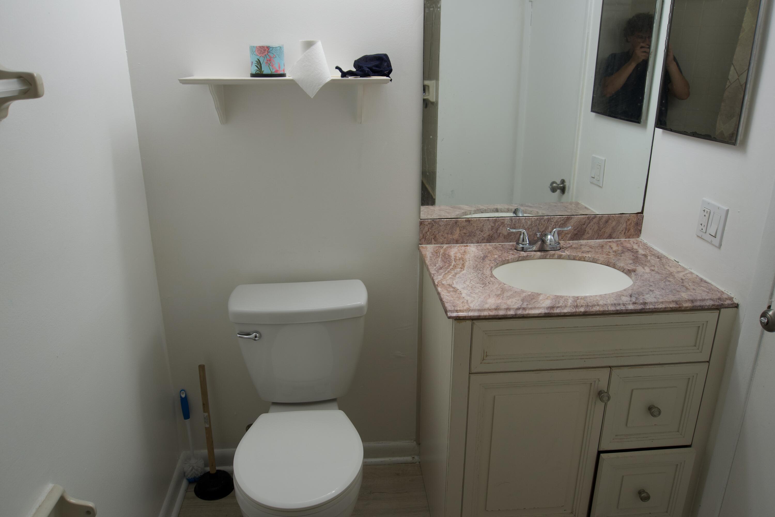 LAKE POINTE CONDOMINIUM NO - Residential Lease