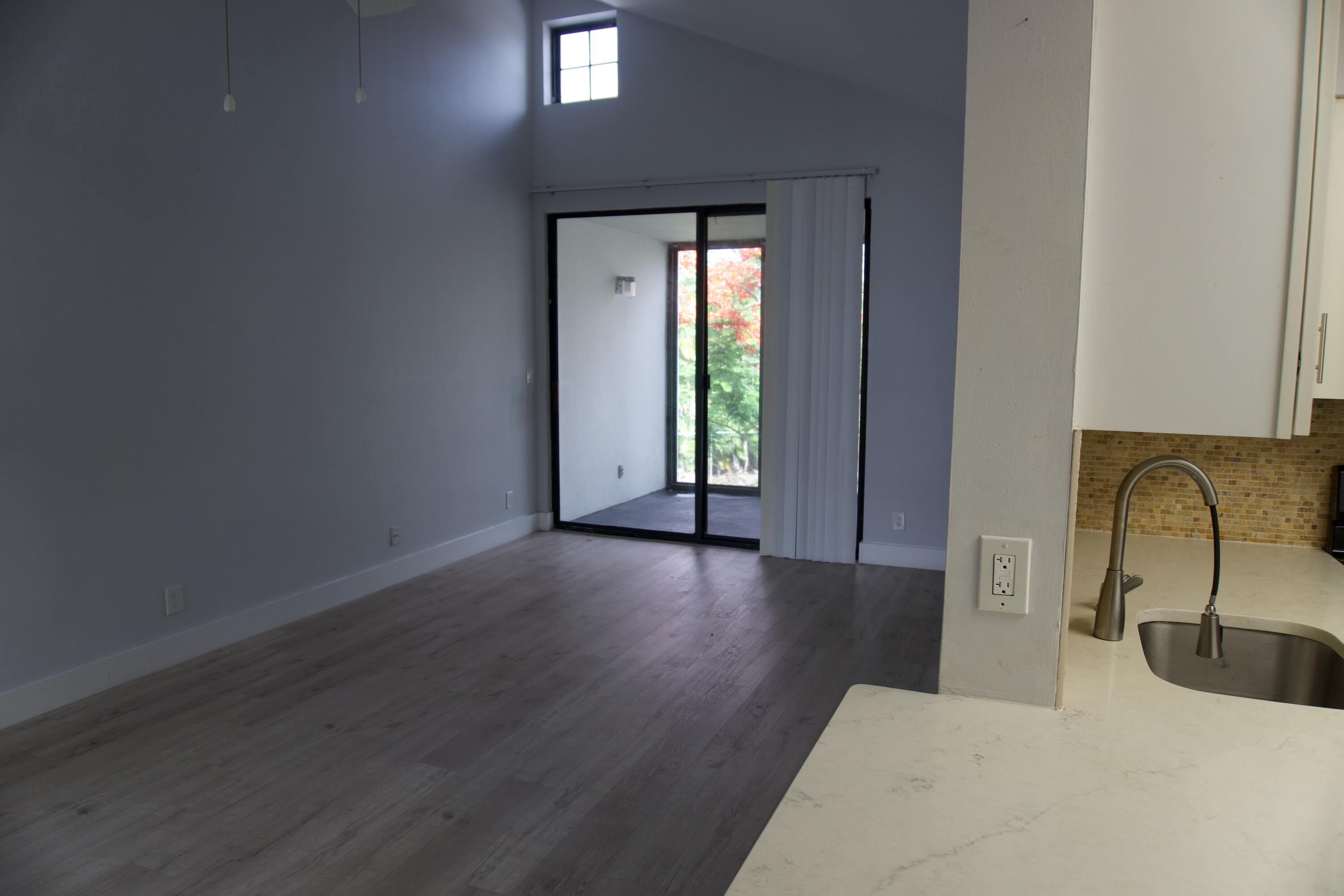 LAKE POINTE CONDOMINIUM NO - Residential Lease