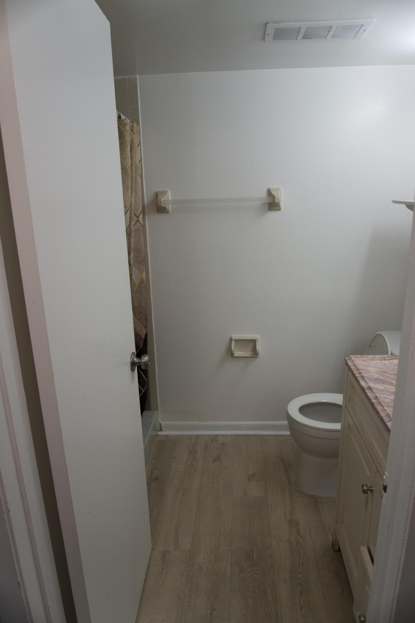 LAKE POINTE CONDOMINIUM NO - Residential Lease