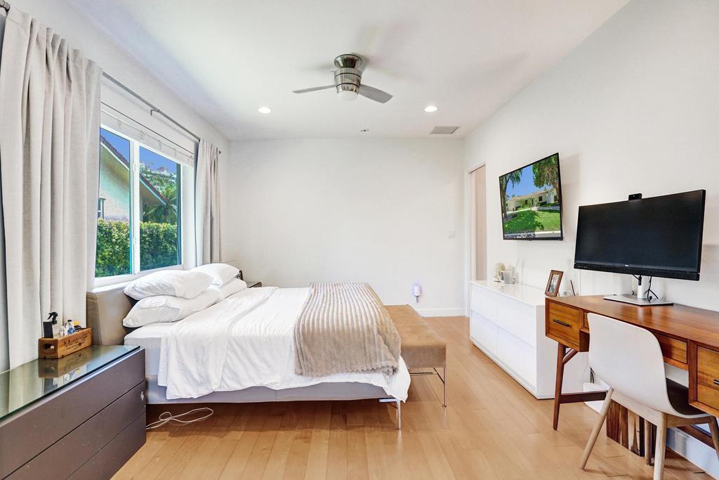 SEA RANCH LAKES - Residential Lease