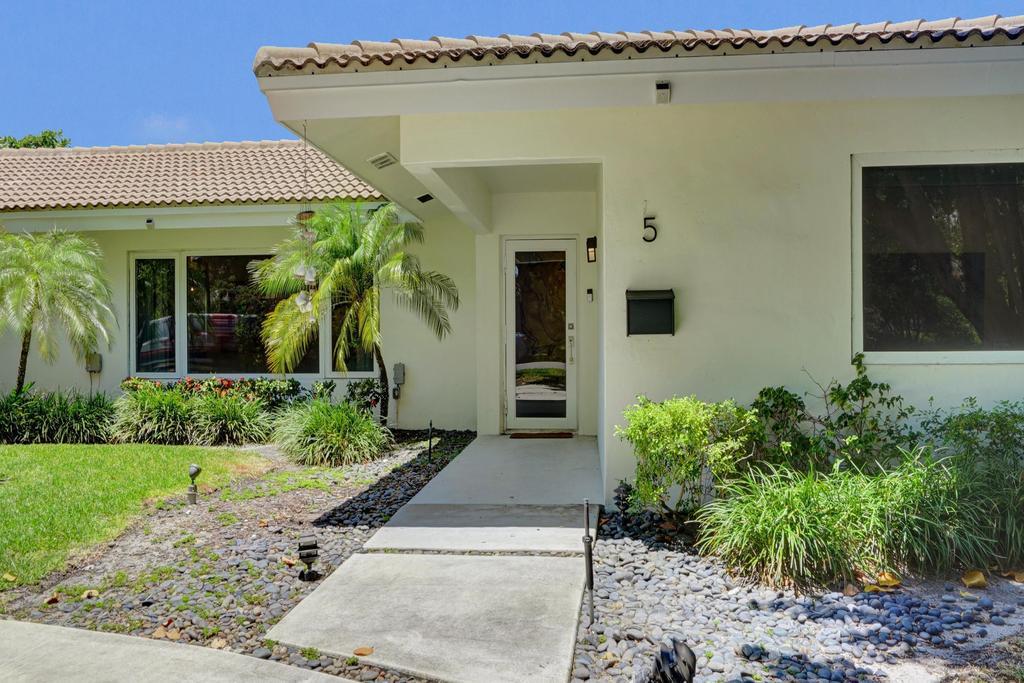 SEA RANCH LAKES - Residential Lease