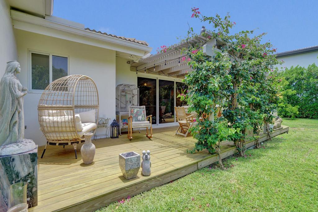 SEA RANCH LAKES - Residential Lease