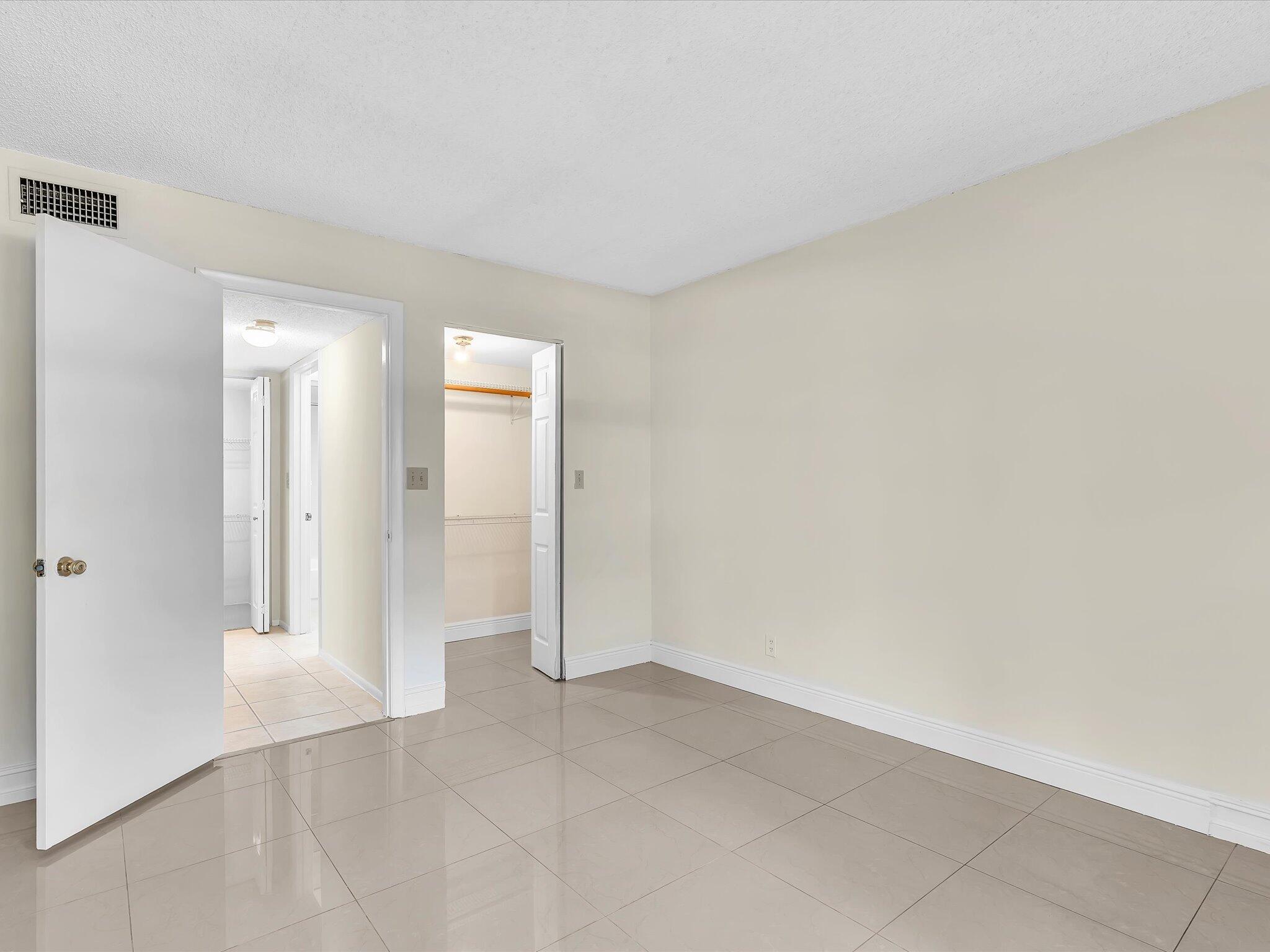 CASA DEL RIO CONDO - Residential Lease