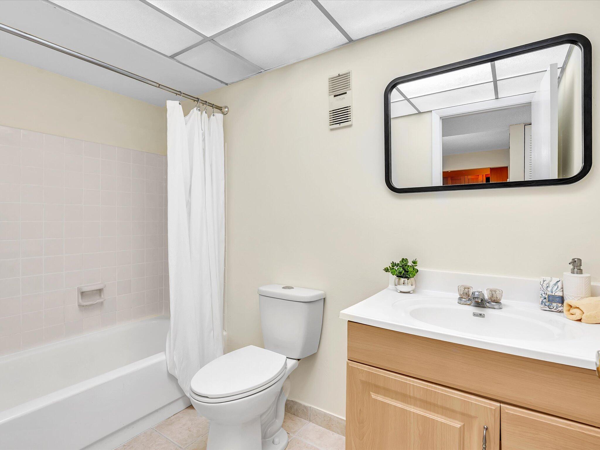 CASA DEL RIO CONDO - Residential Lease