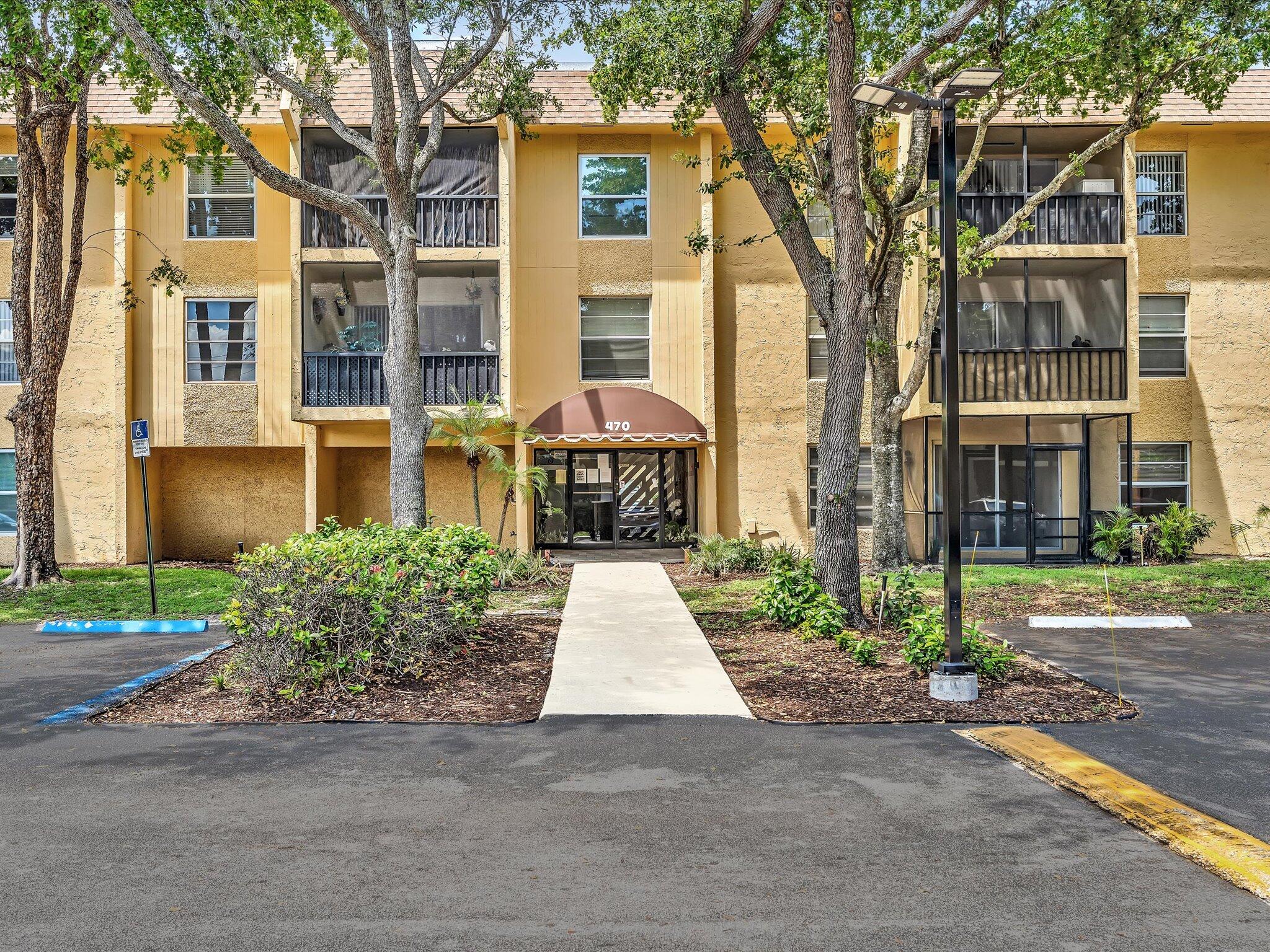 CASA DEL RIO CONDO - Residential Lease