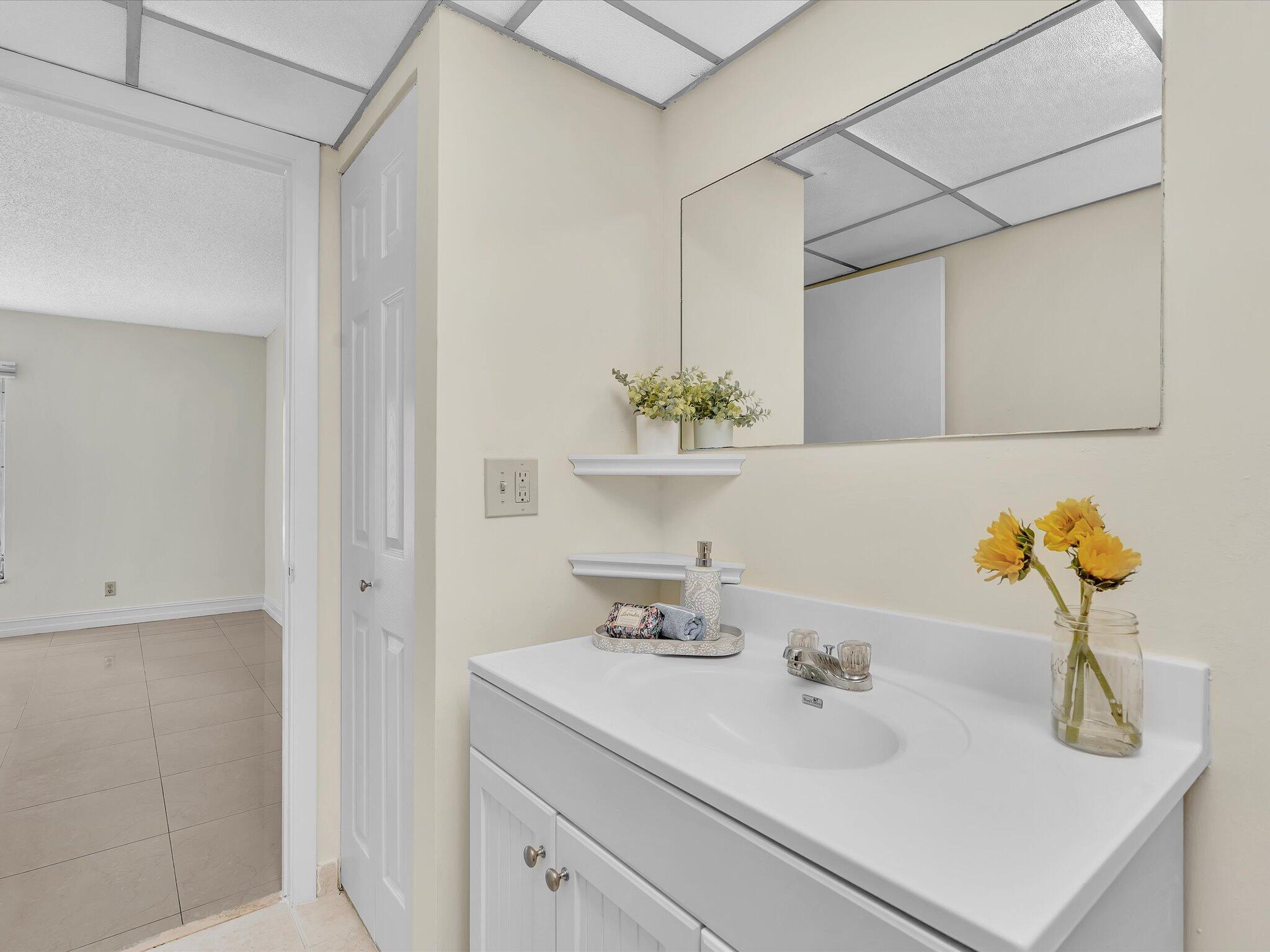 CASA DEL RIO CONDO - Residential Lease