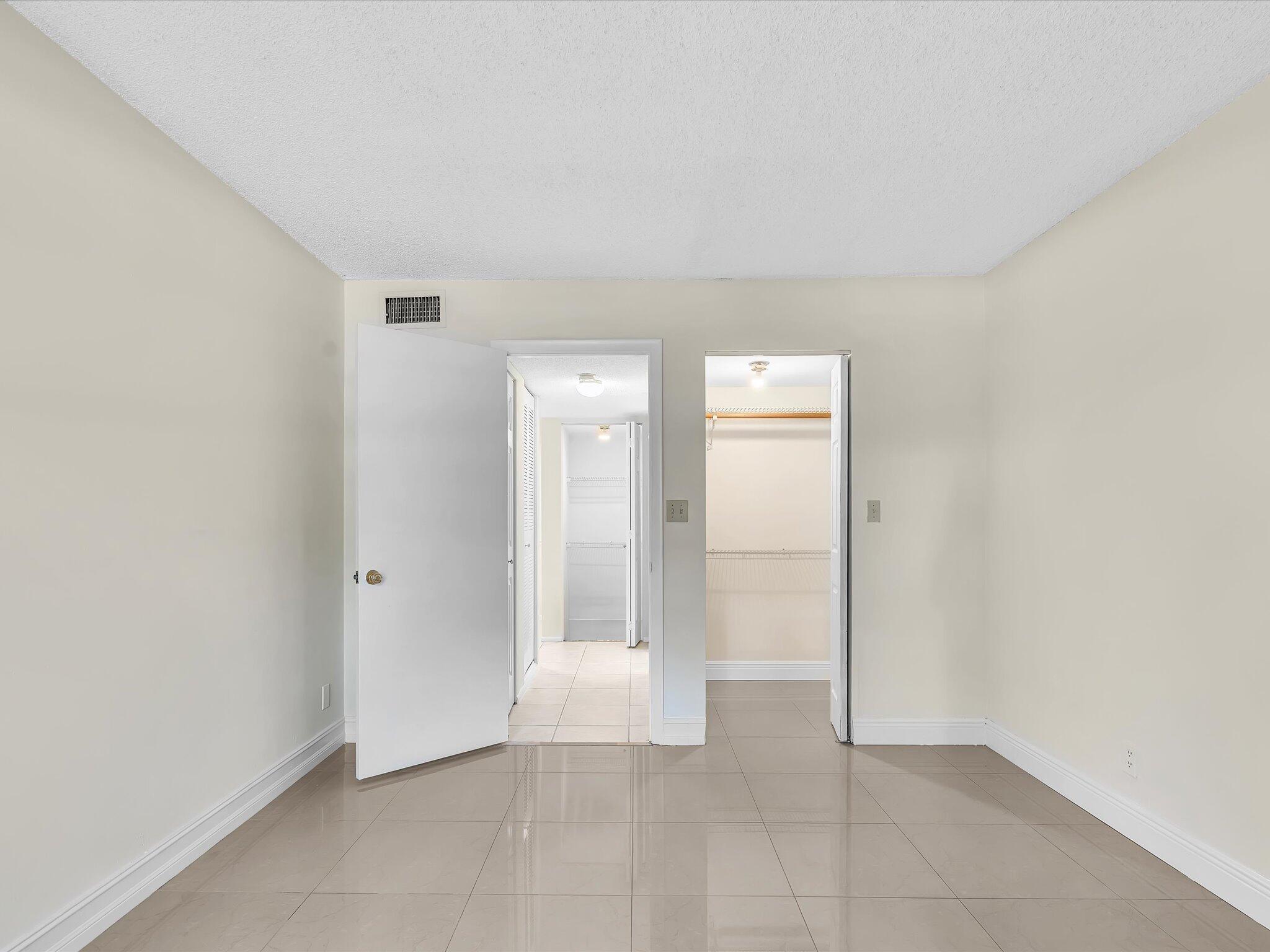CASA DEL RIO CONDO - Residential Lease