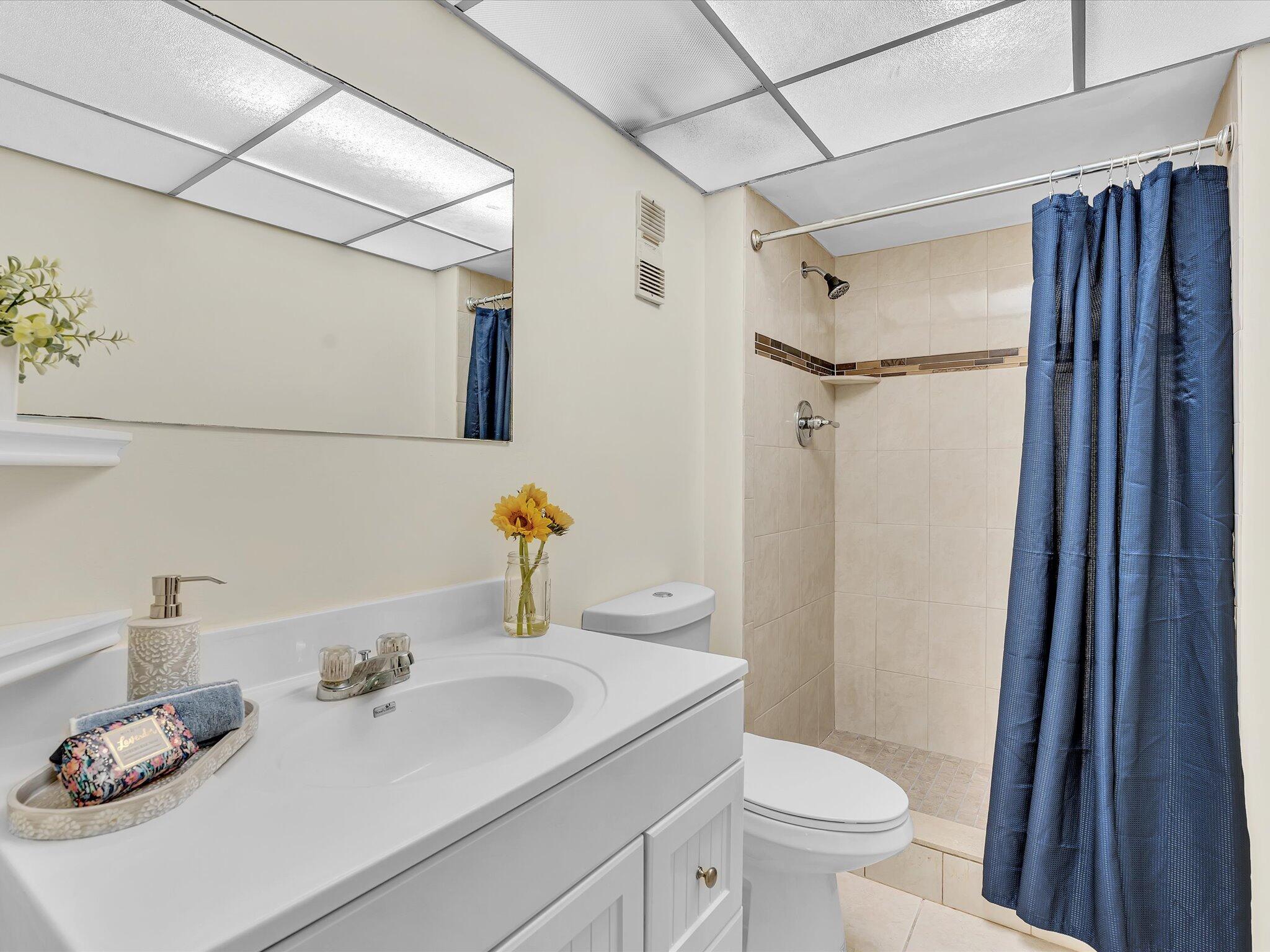 CASA DEL RIO CONDO - Residential Lease