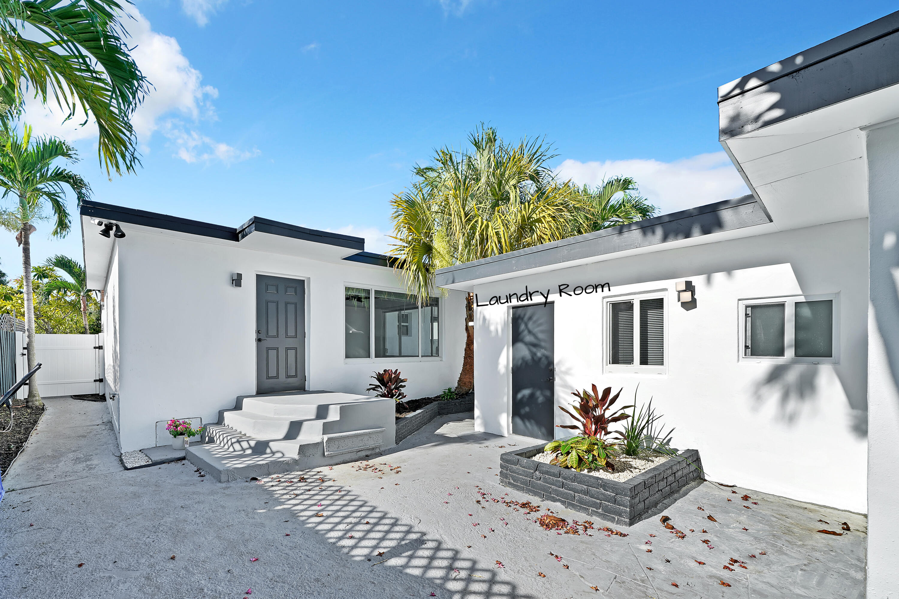 LAUDERDALE PARK 6-33 1/2 - Residential Lease