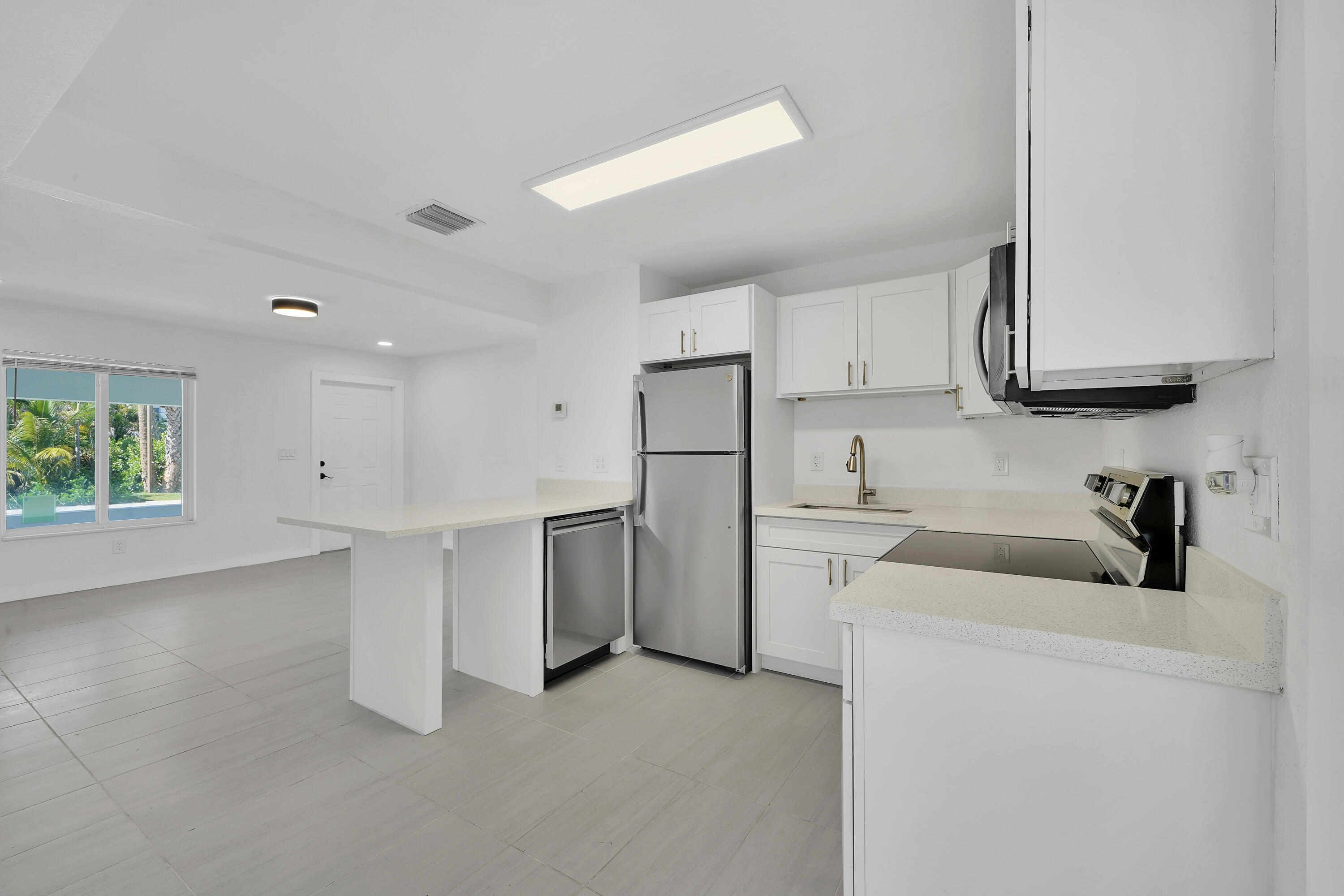 LAUDERDALE PARK 6-33 1/2 - Residential Lease