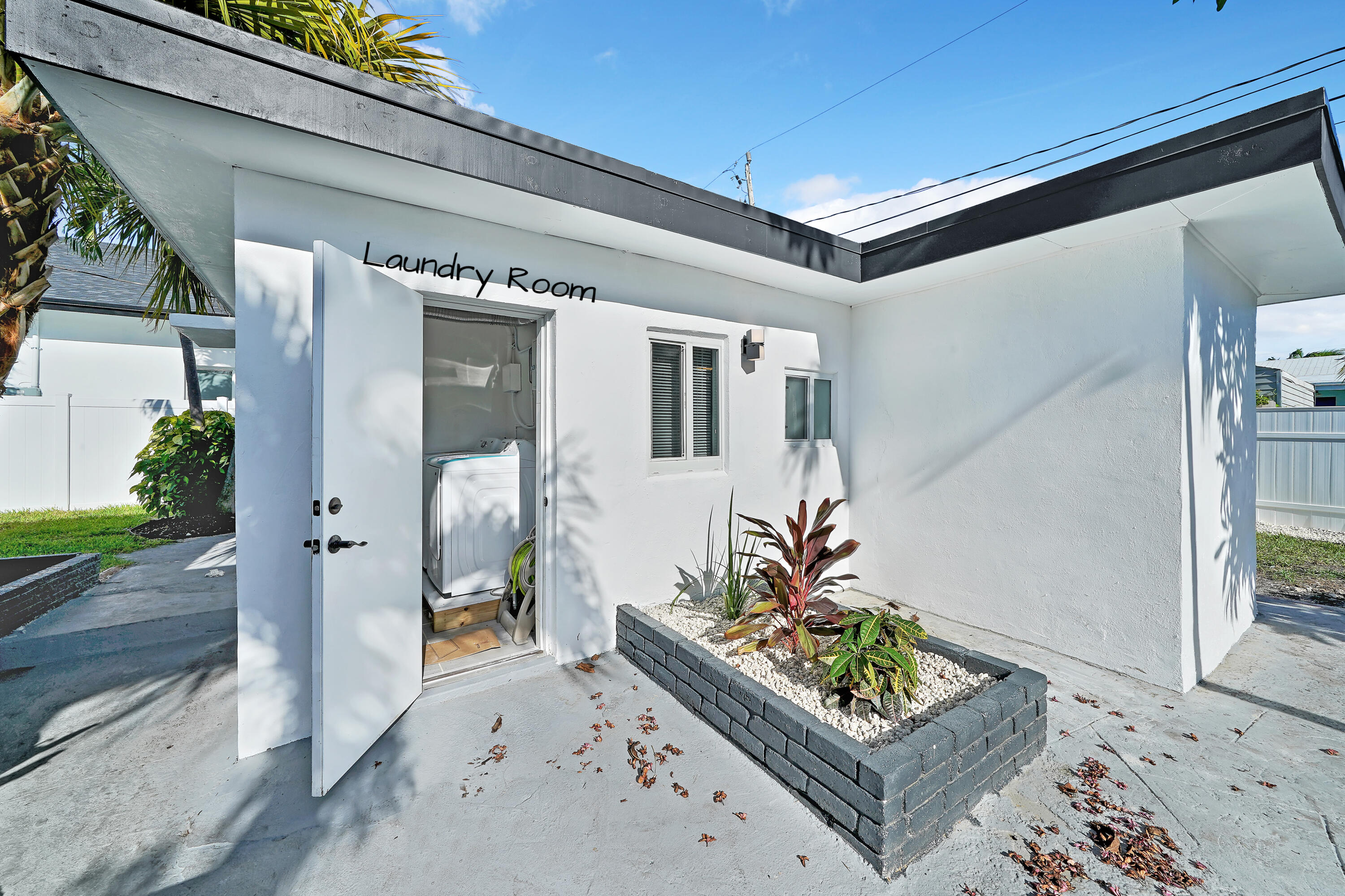 LAUDERDALE PARK 6-33 1/2 - Residential Lease