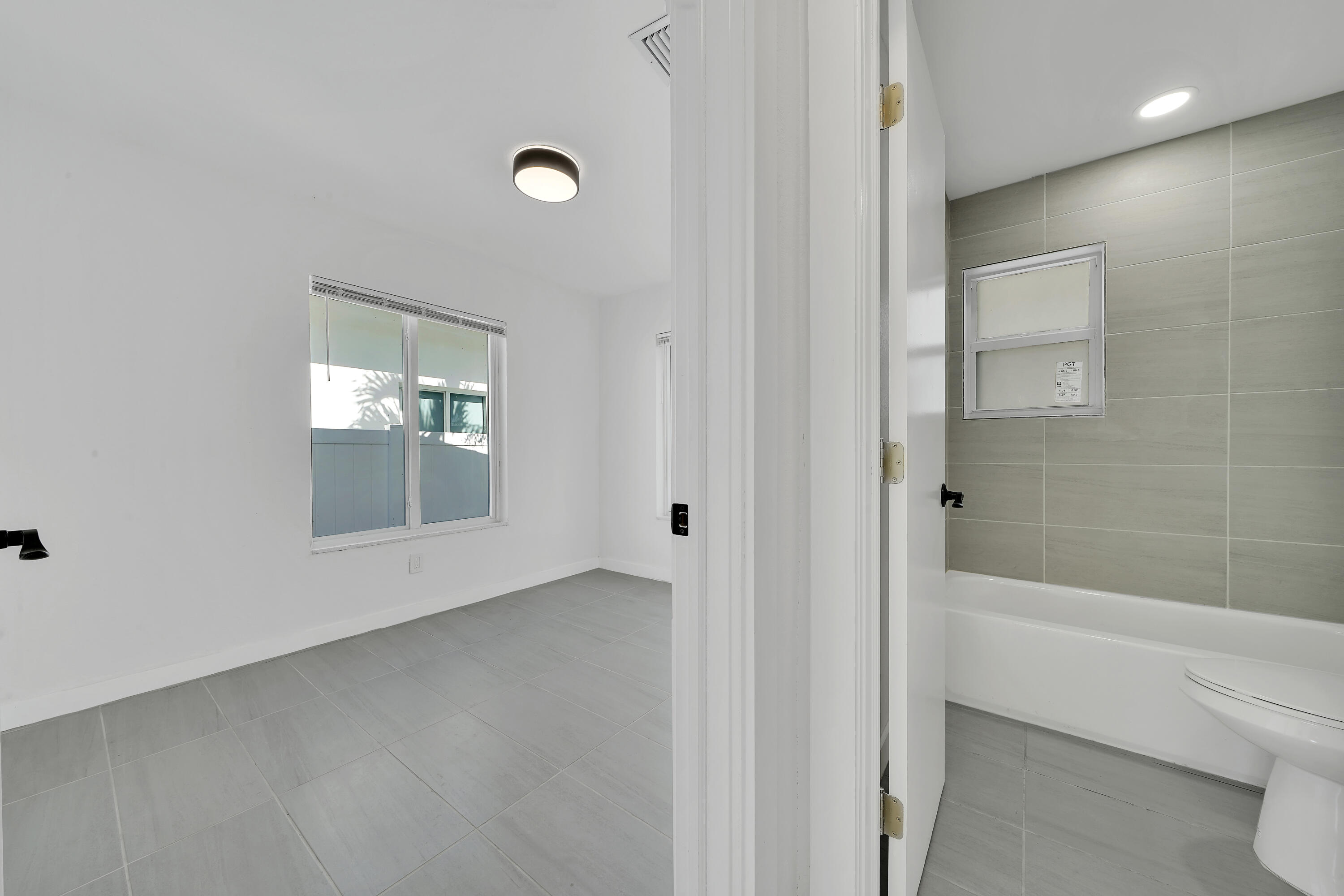 LAUDERDALE PARK 6-33 1/2 - Residential Lease