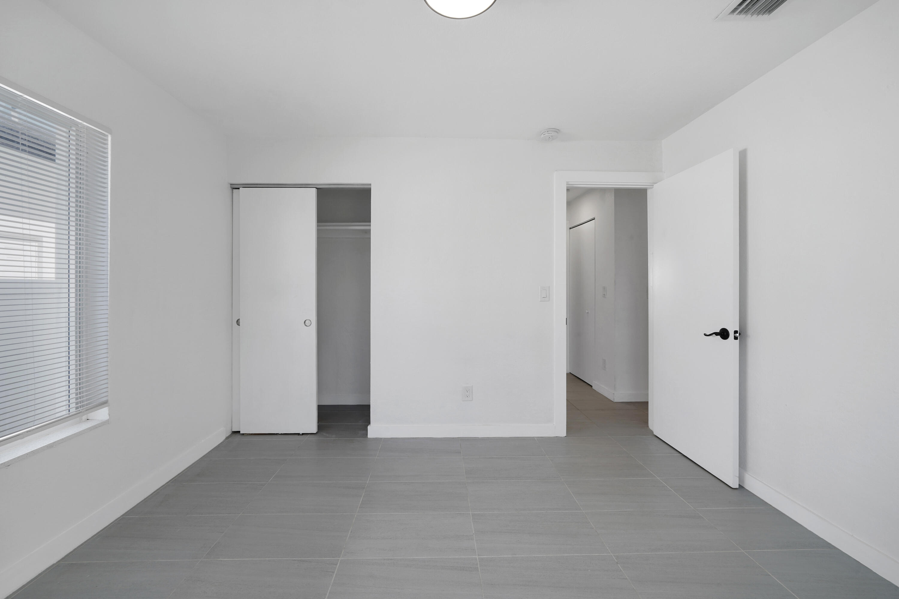 LAUDERDALE PARK 6-33 1/2 - Residential Lease