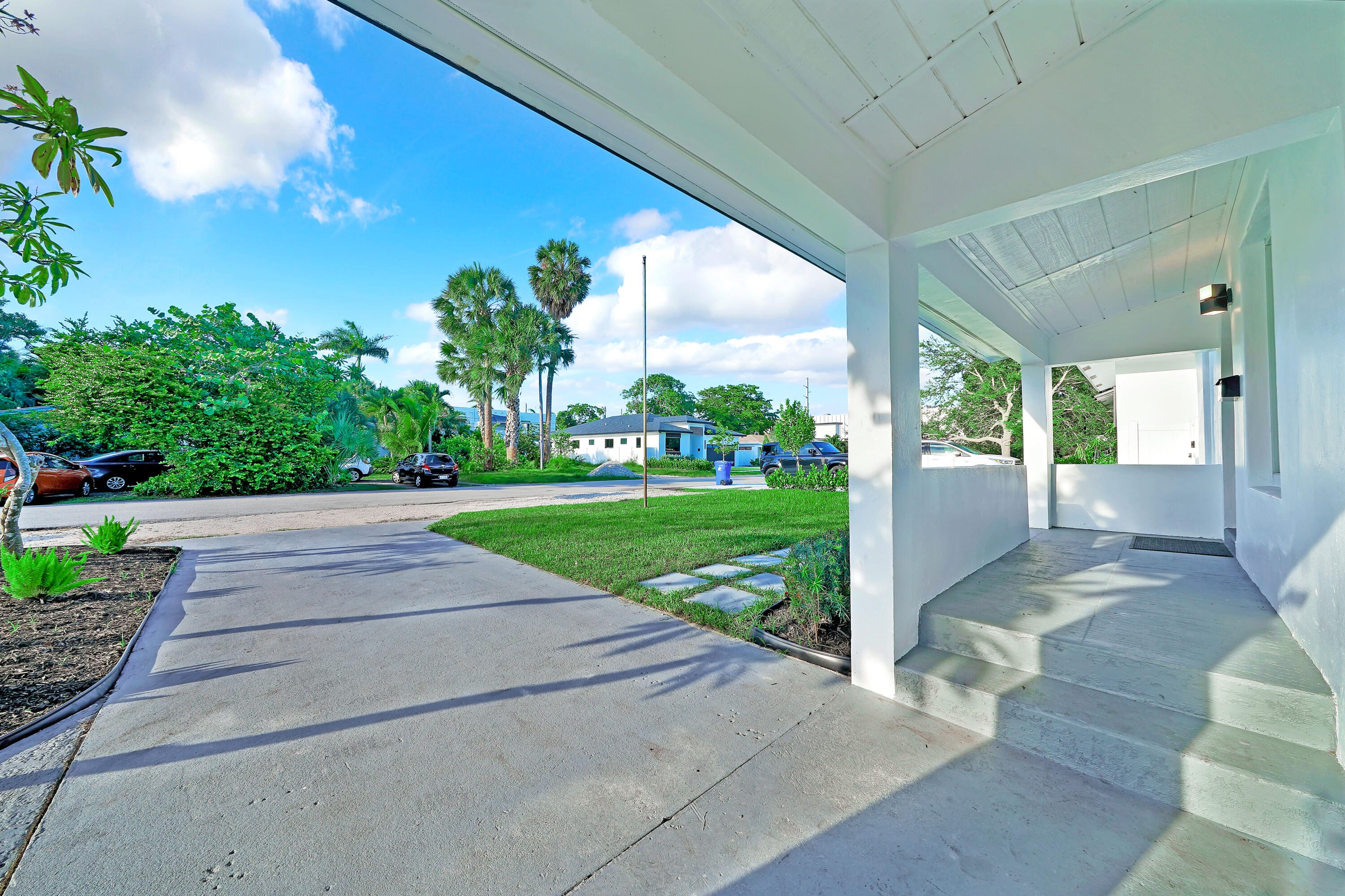 LAUDERDALE PARK 6-33 1/2 - Residential Lease