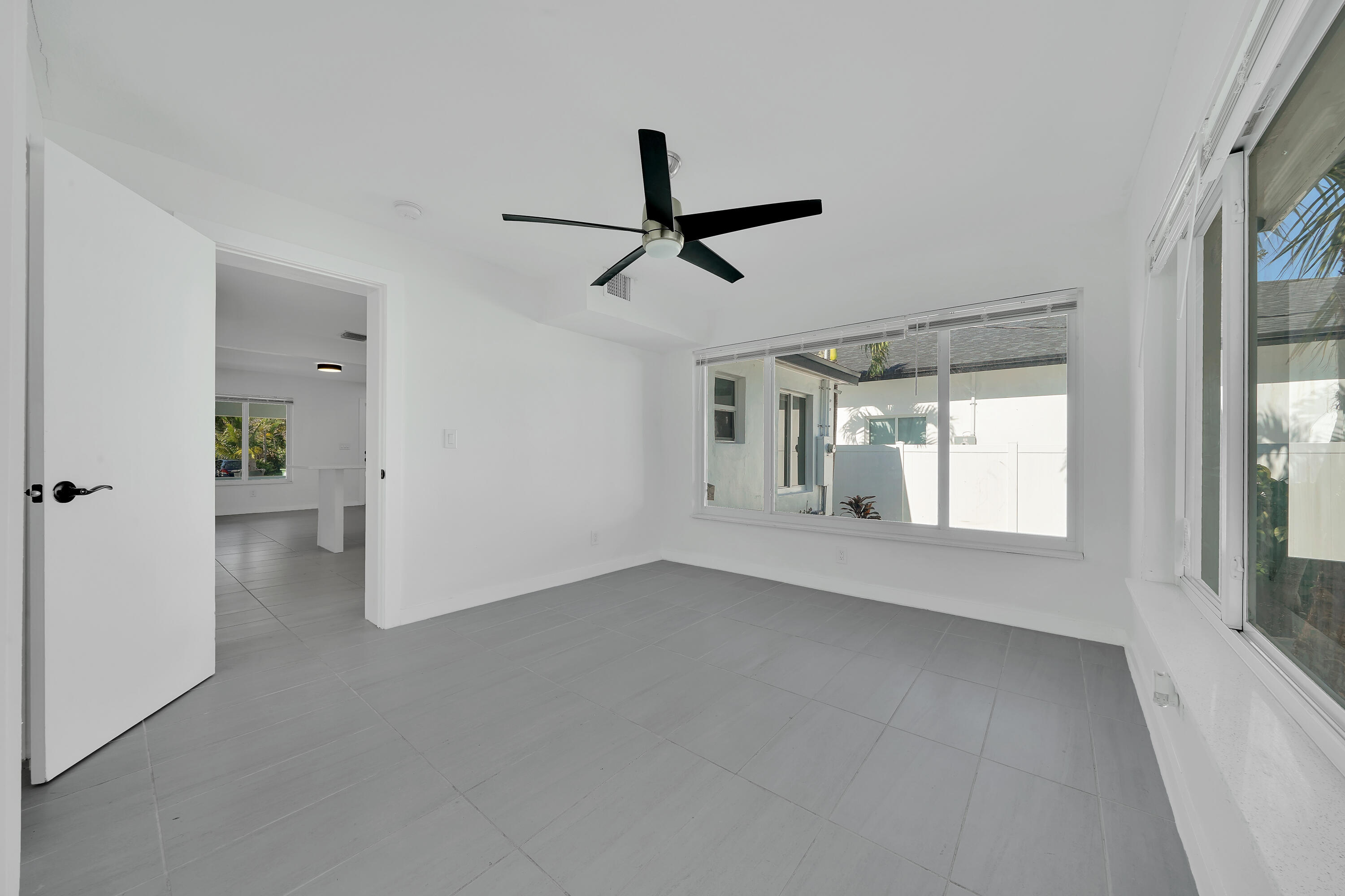 LAUDERDALE PARK 6-33 1/2 - Residential Lease