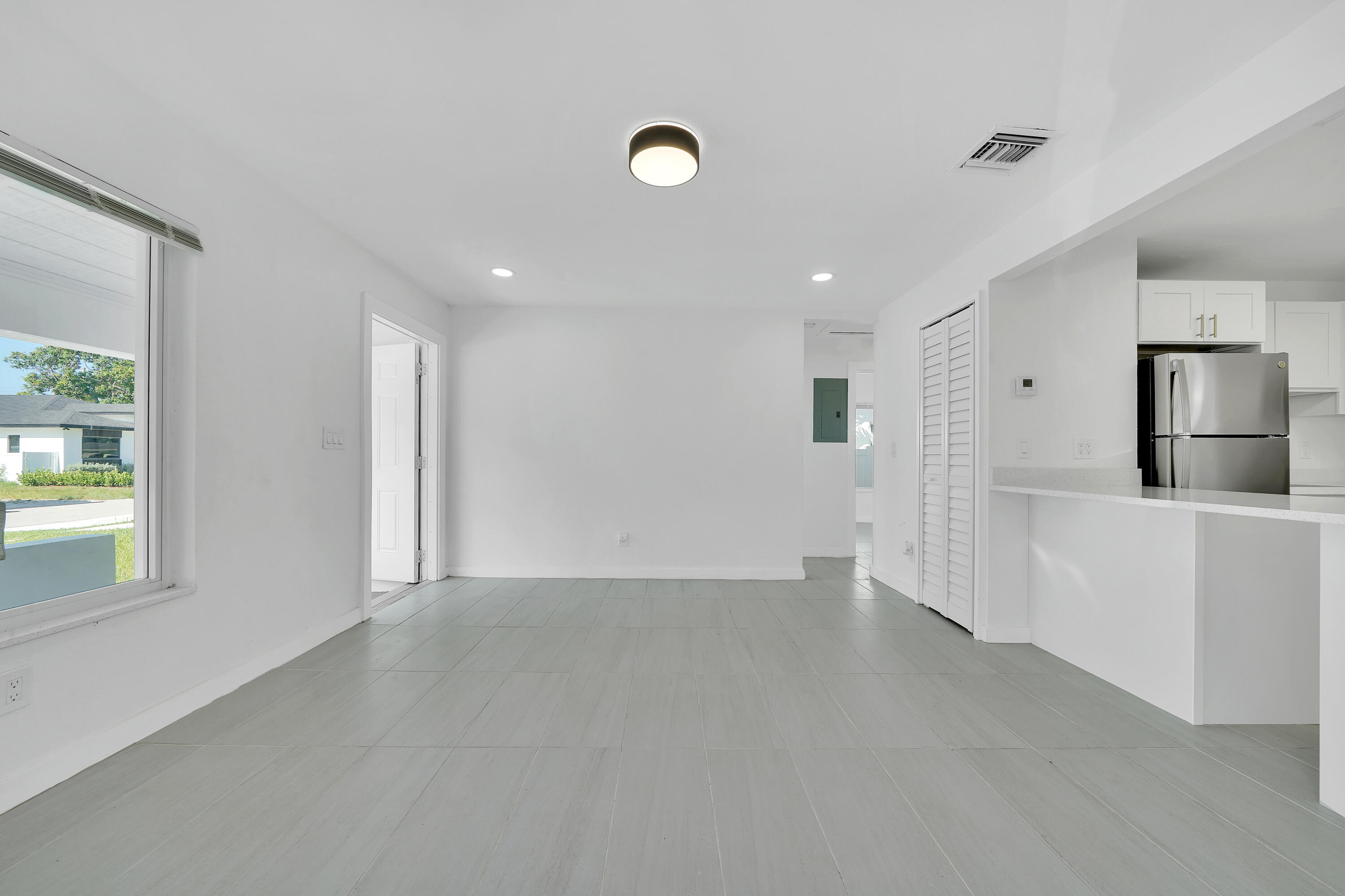 LAUDERDALE PARK 6-33 1/2 - Residential Lease