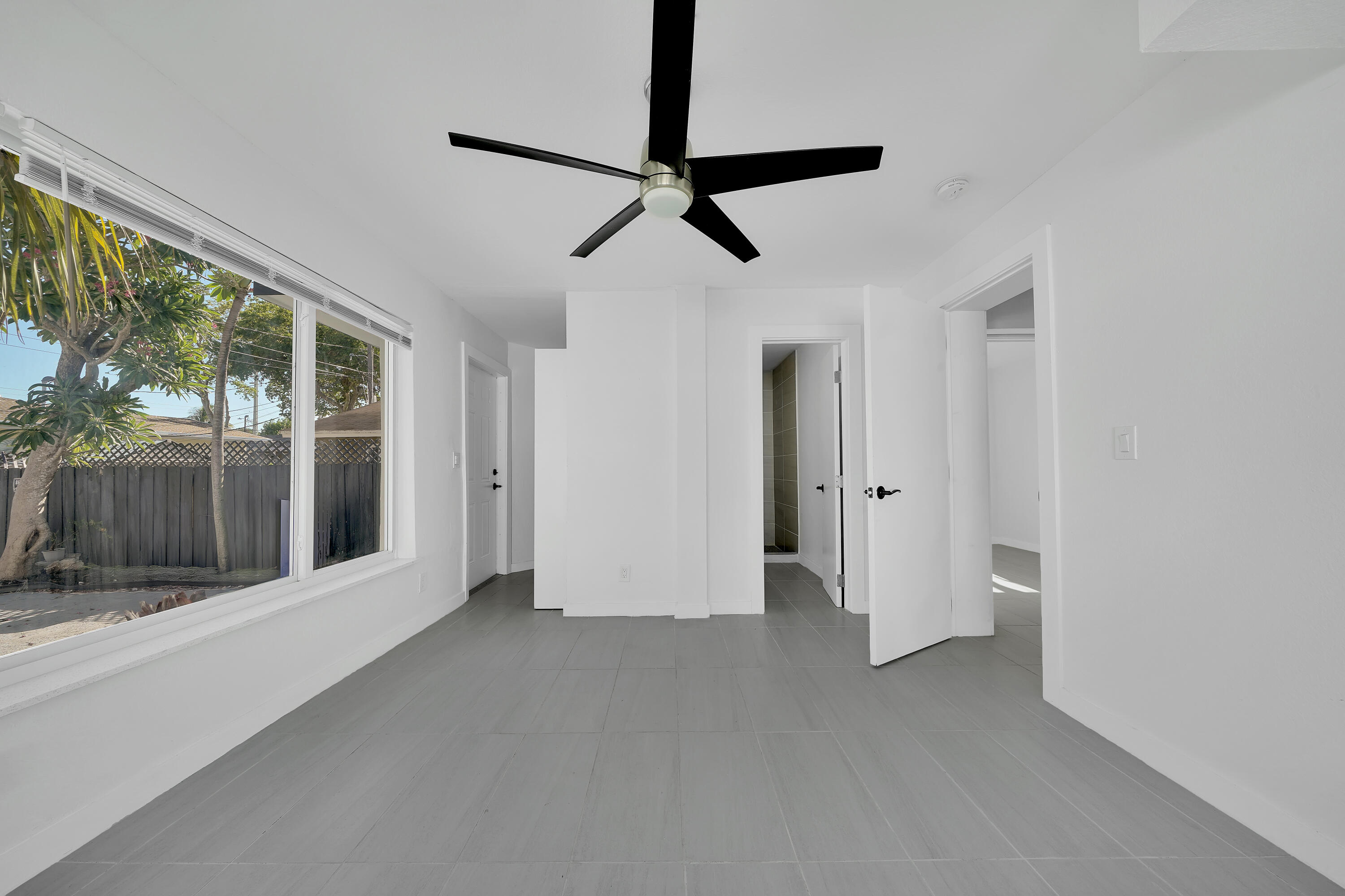 LAUDERDALE PARK 6-33 1/2 - Residential Lease