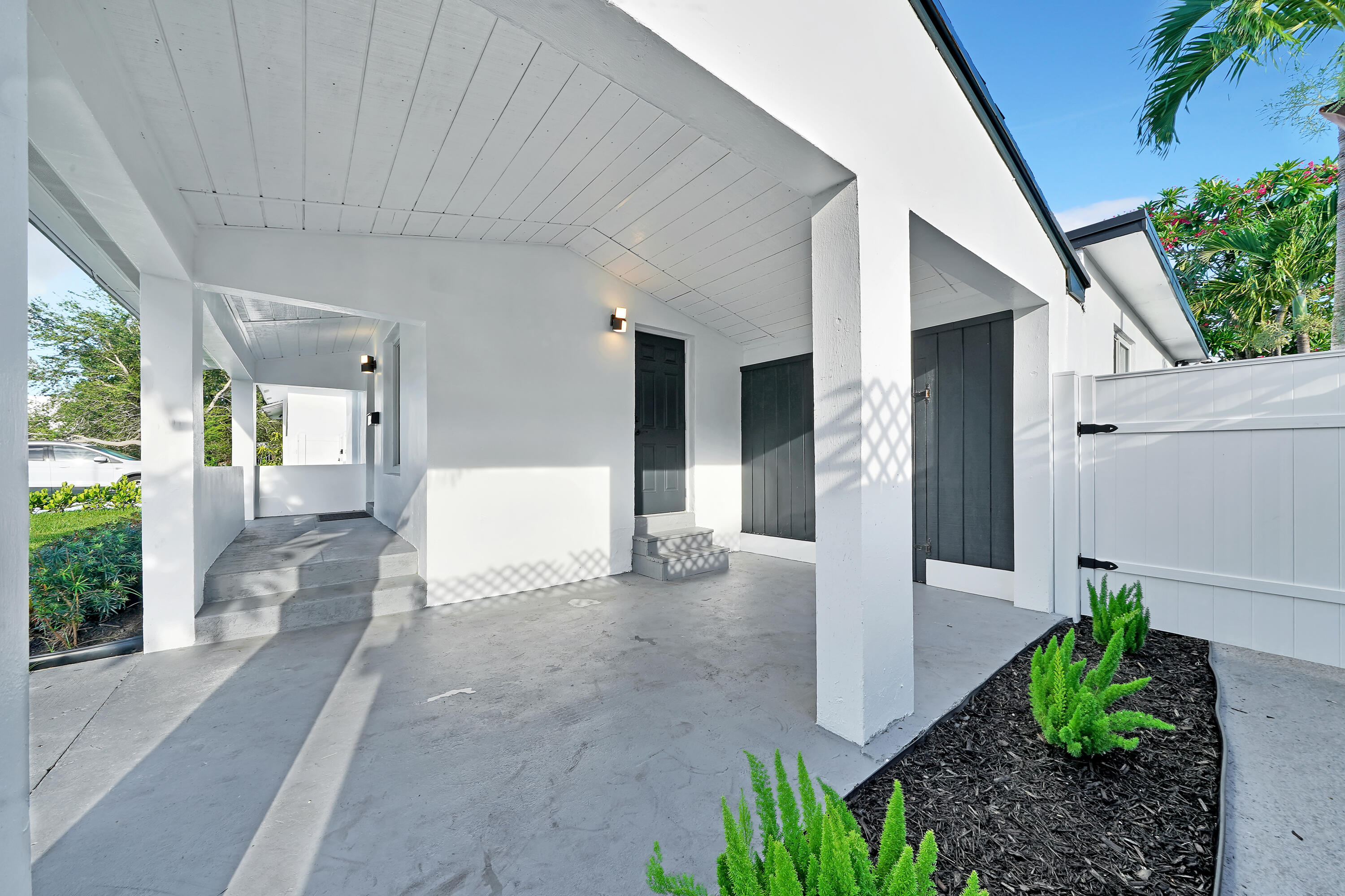 LAUDERDALE PARK 6-33 1/2 - Residential Lease