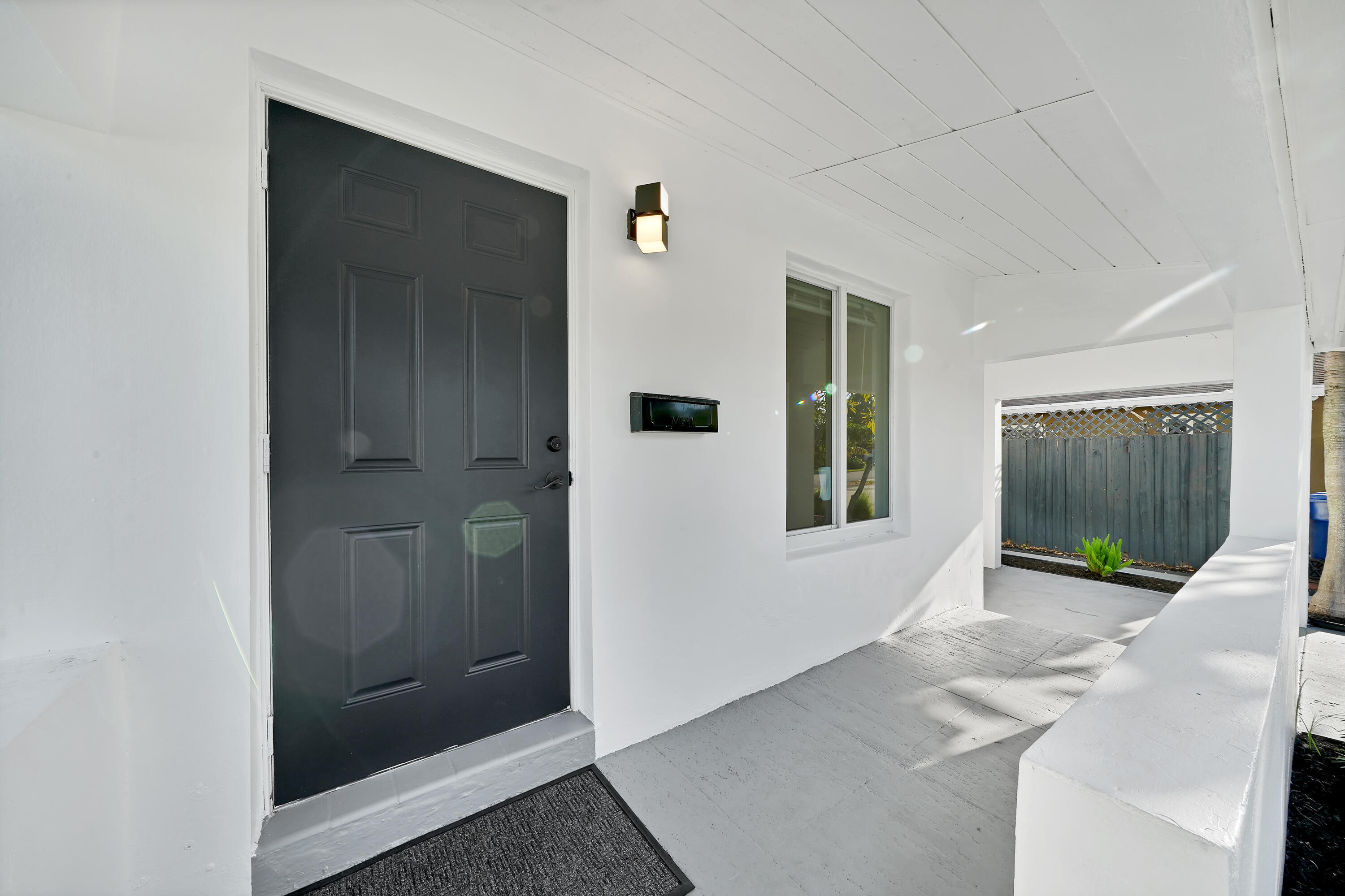 LAUDERDALE PARK 6-33 1/2 - Residential Lease