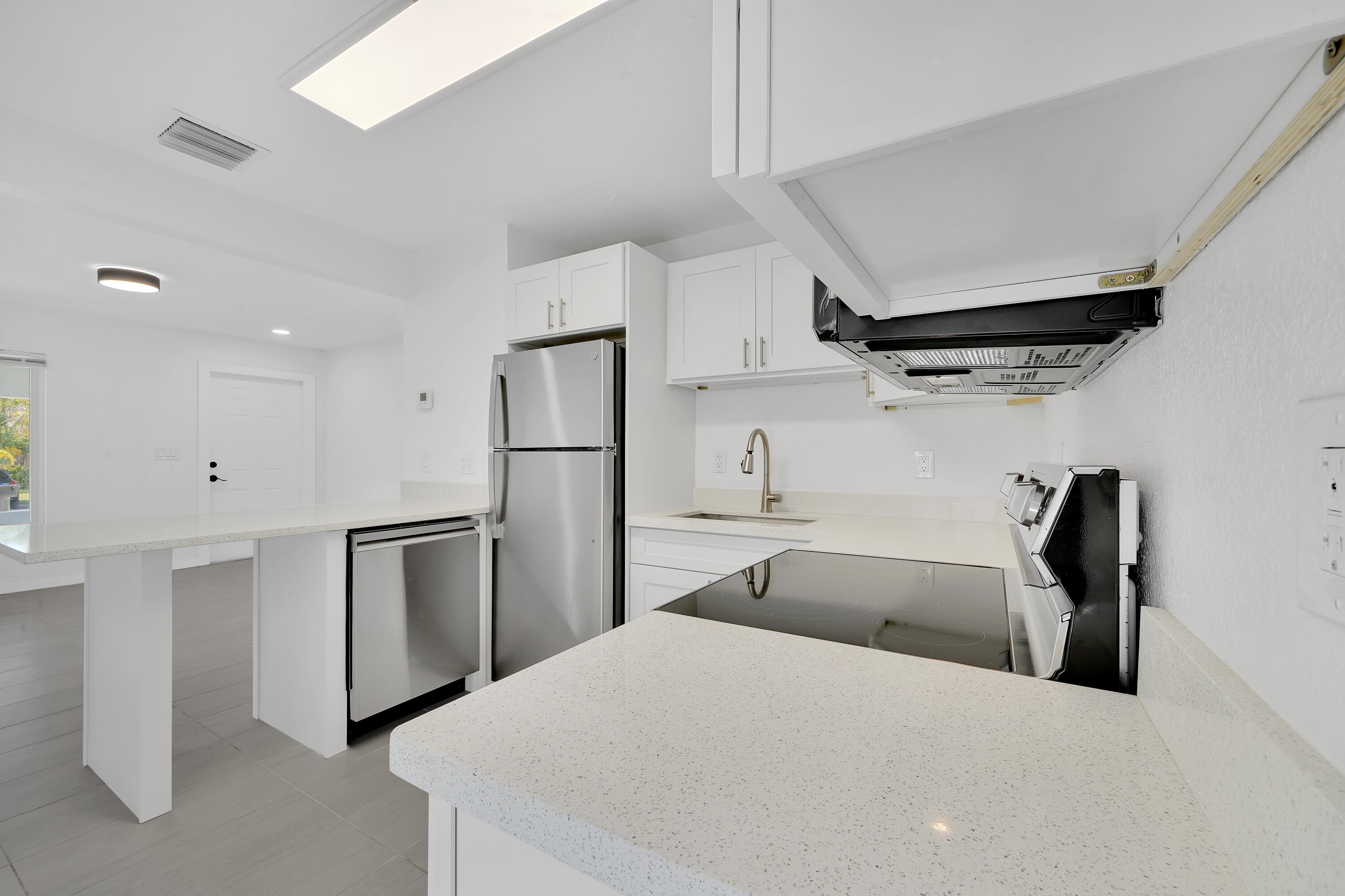 LAUDERDALE PARK 6-33 1/2 - Residential Lease
