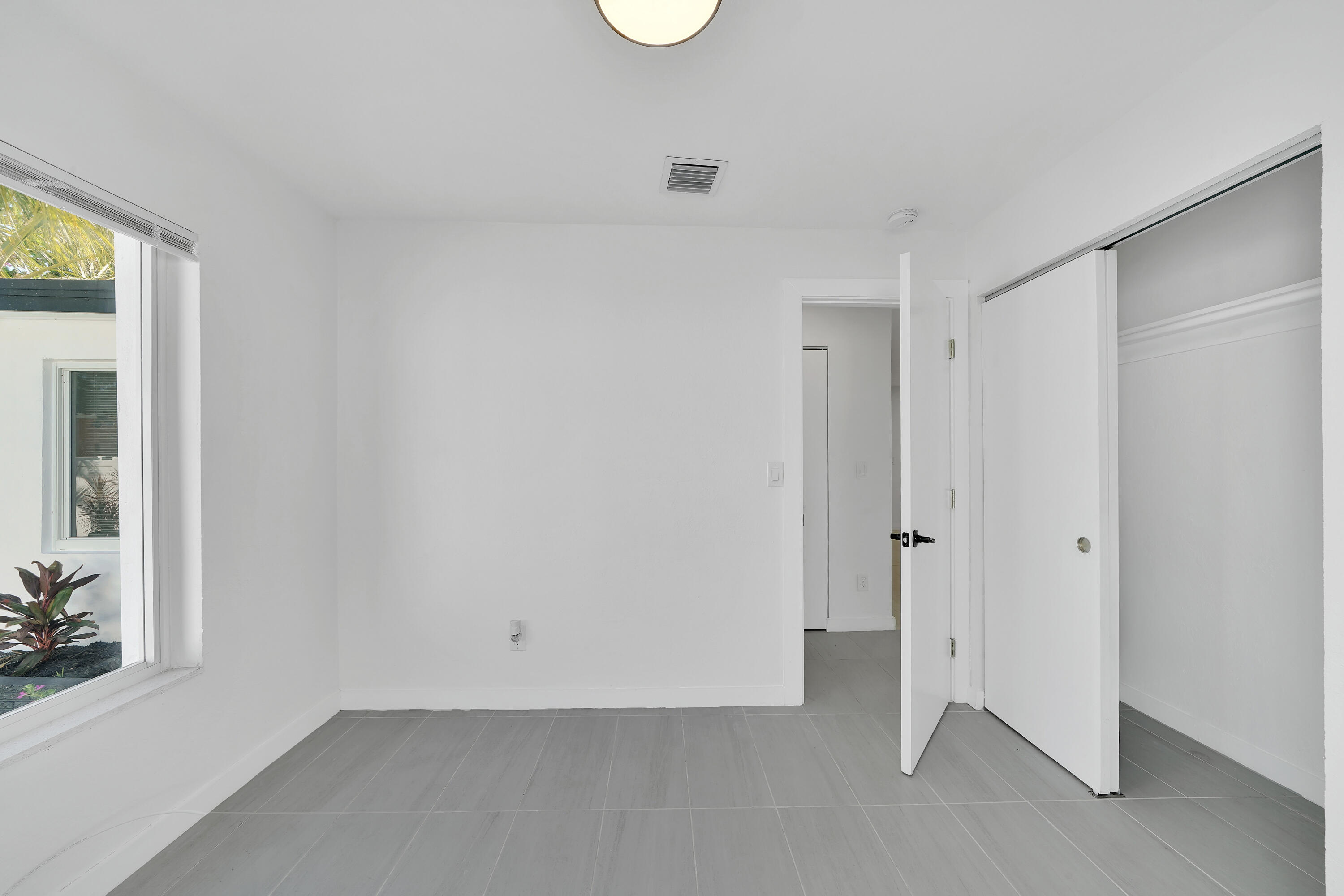 LAUDERDALE PARK 6-33 1/2 - Residential Lease