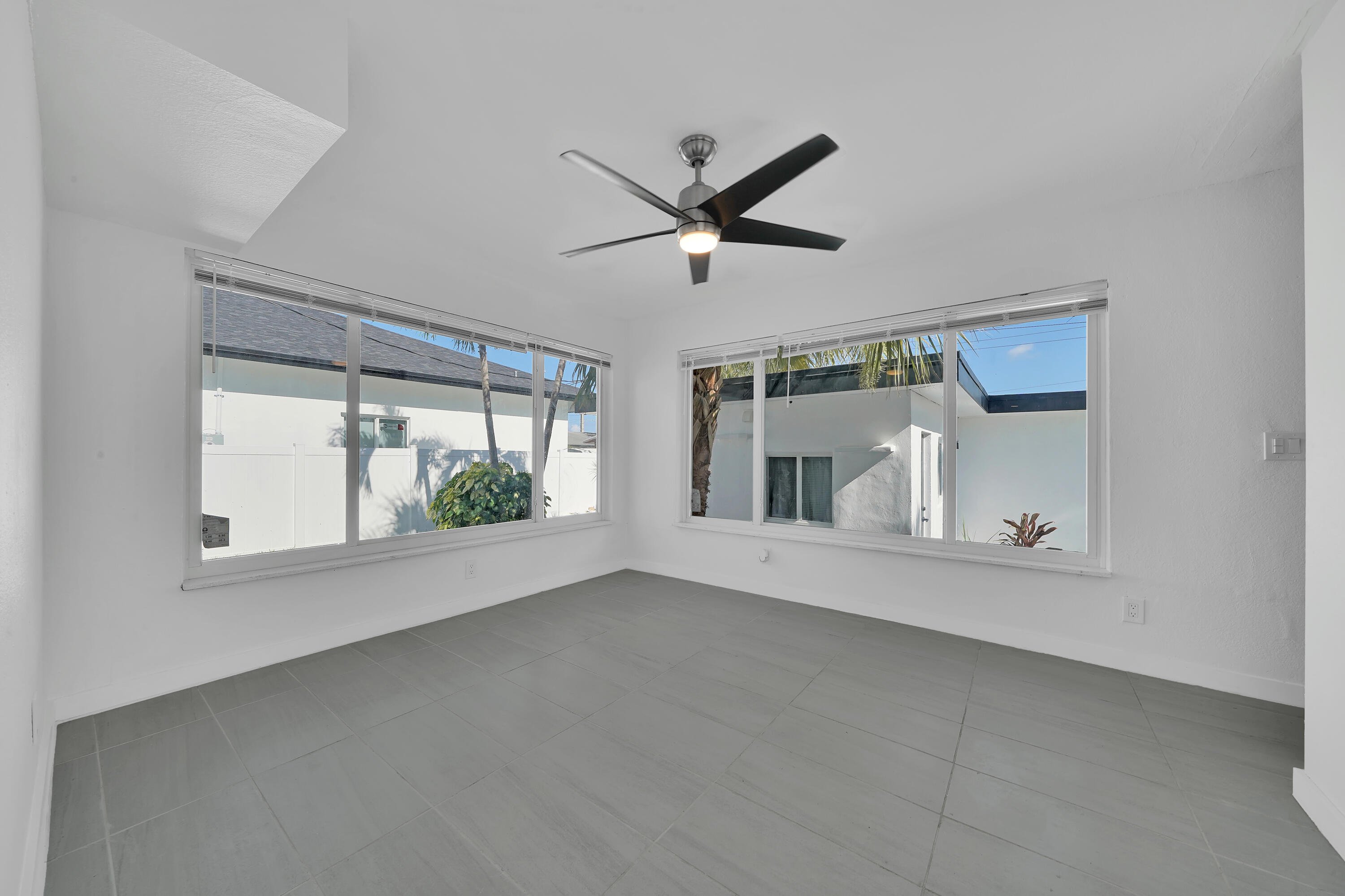 LAUDERDALE PARK 6-33 1/2 - Residential Lease