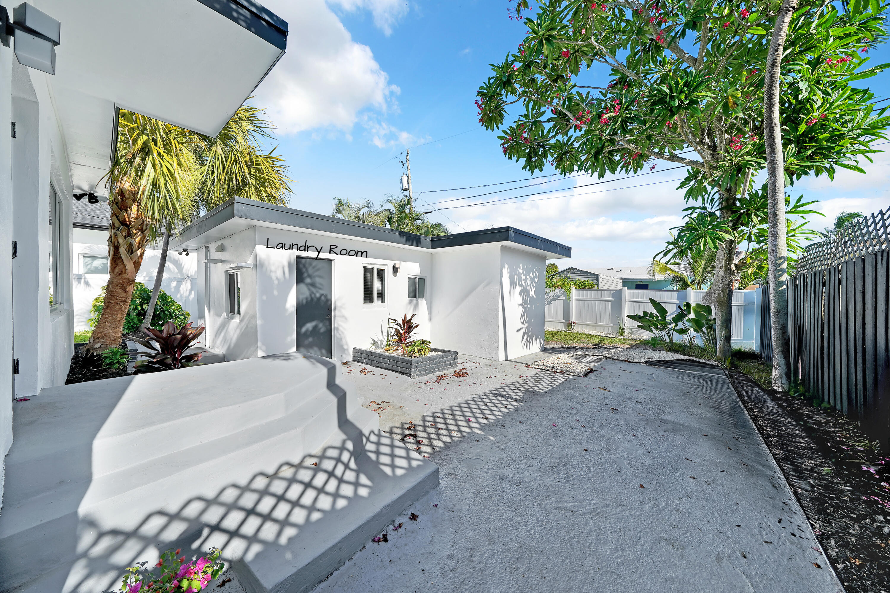 LAUDERDALE PARK 6-33 1/2 - Residential Lease
