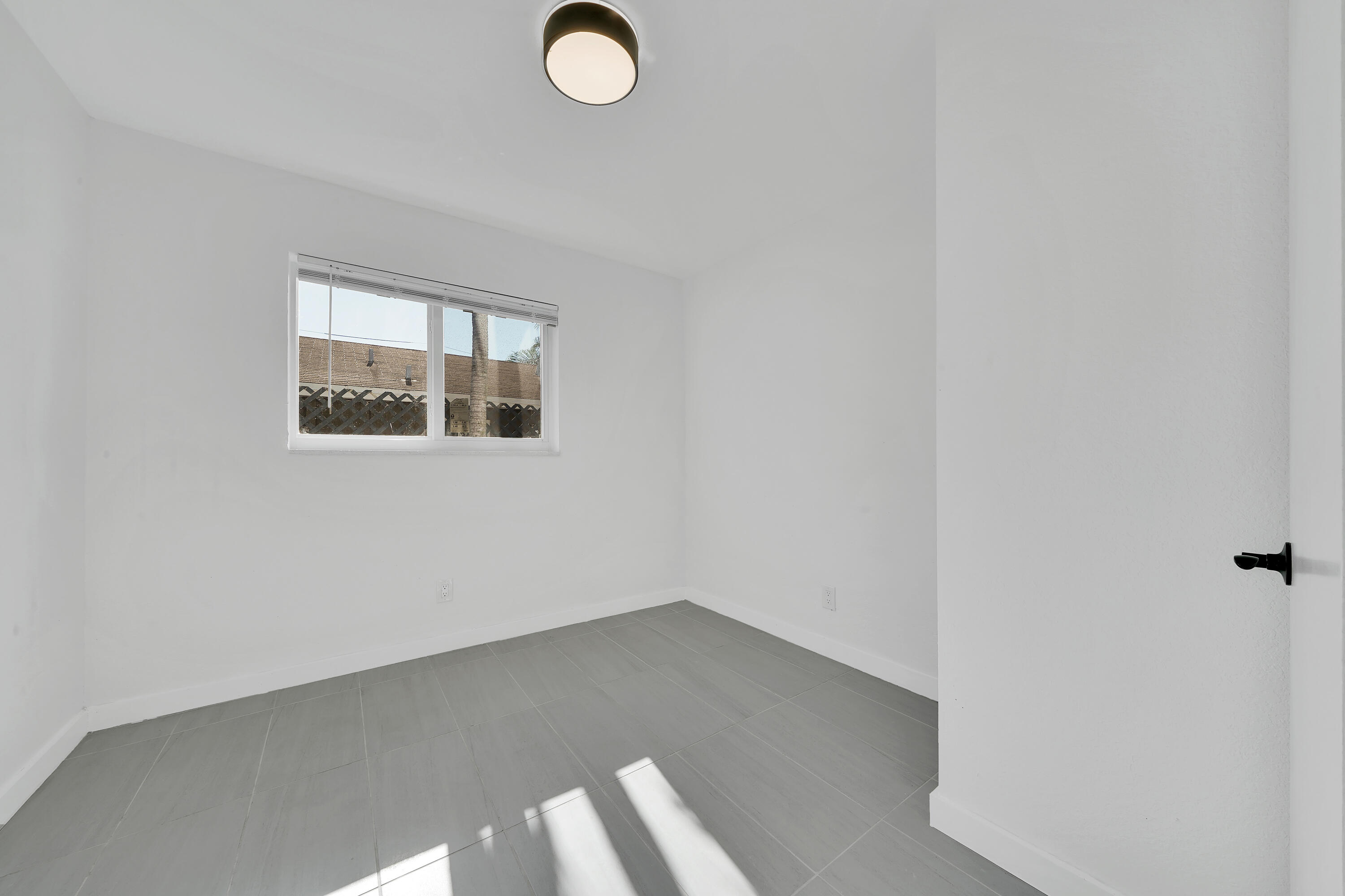 LAUDERDALE PARK 6-33 1/2 - Residential Lease