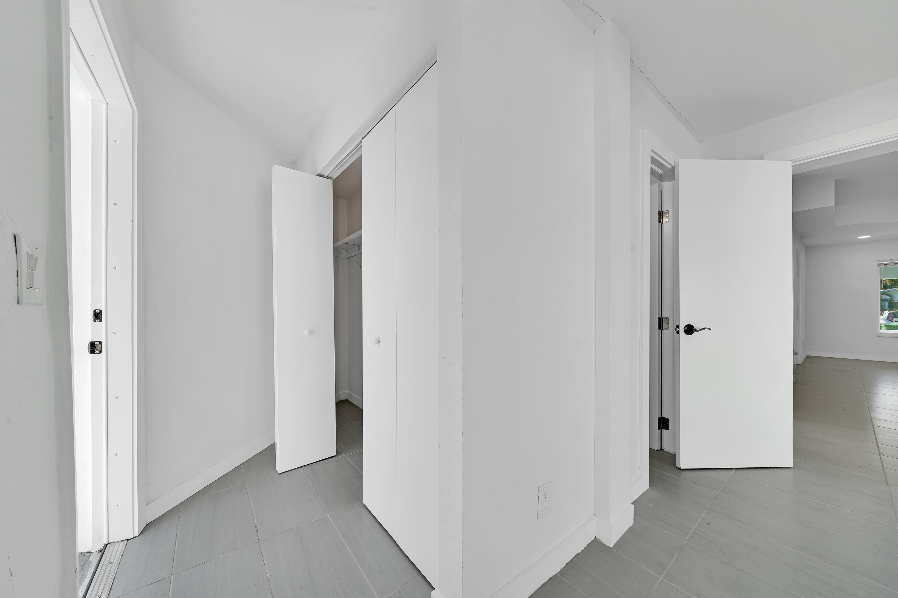 LAUDERDALE PARK 6-33 1/2 - Residential Lease