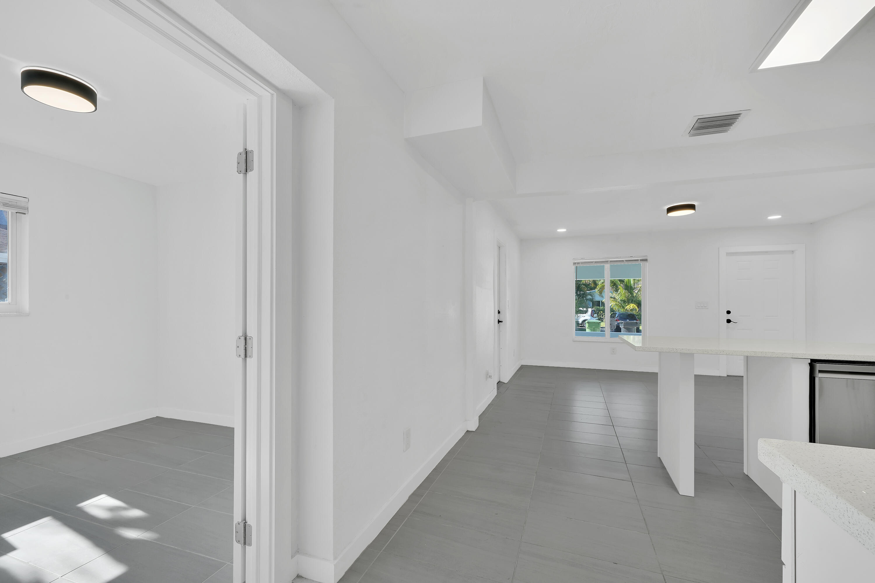 LAUDERDALE PARK 6-33 1/2 - Residential Lease