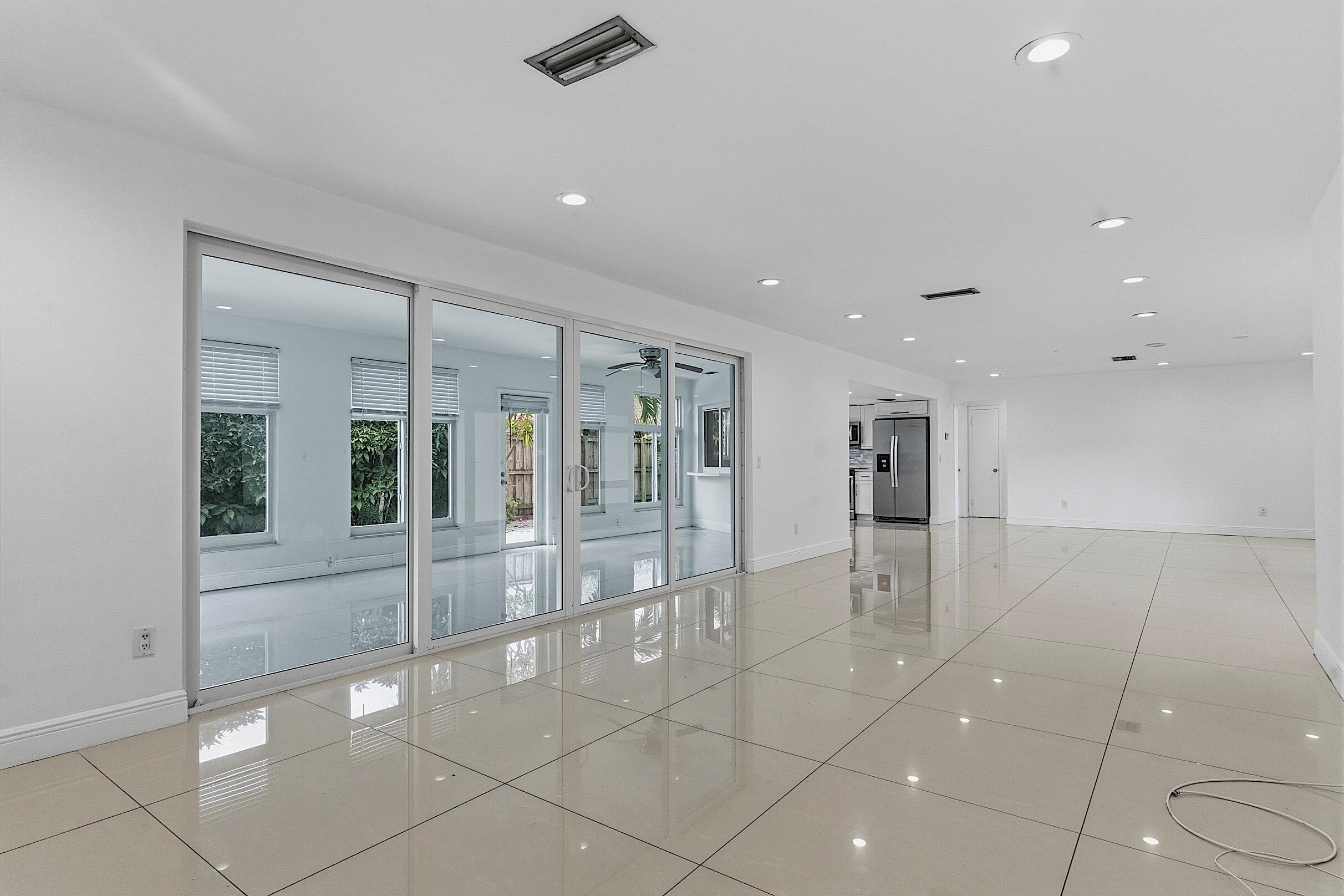 VENETIAN ISLES 2ND SEC - Residential
