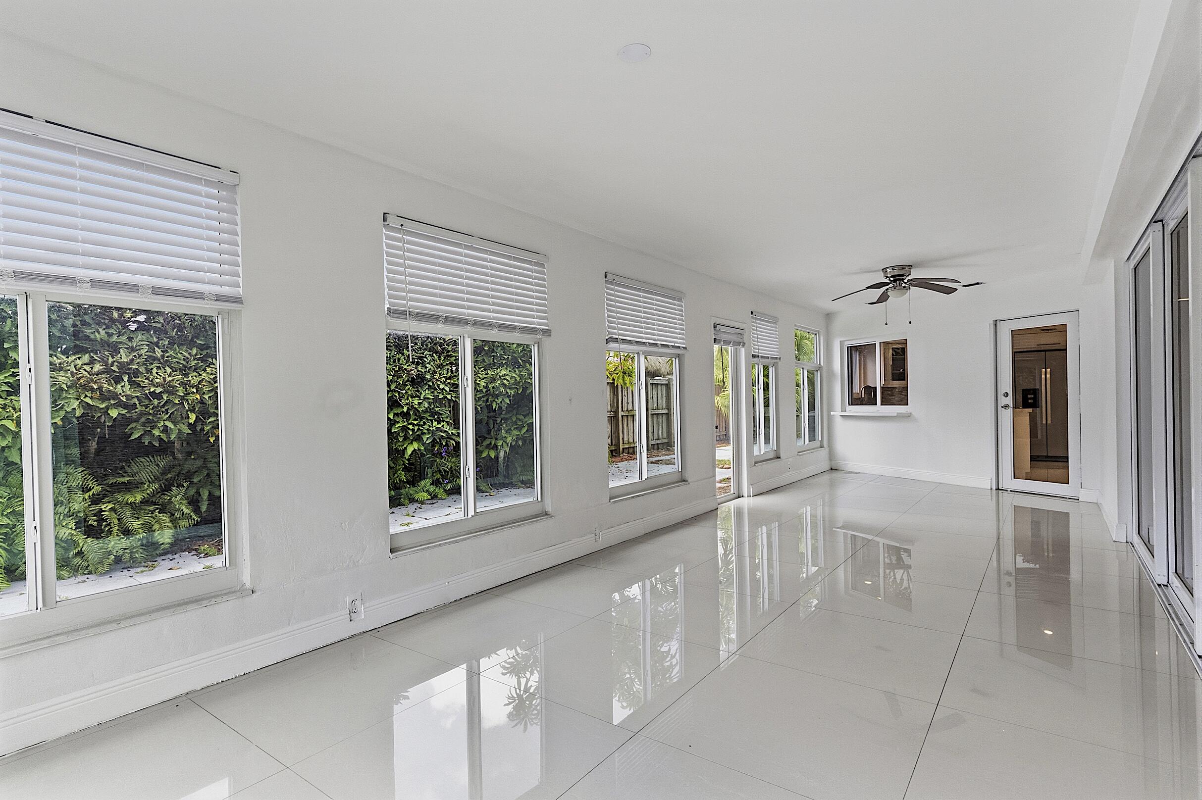 VENETIAN ISLES 2ND SEC - Residential