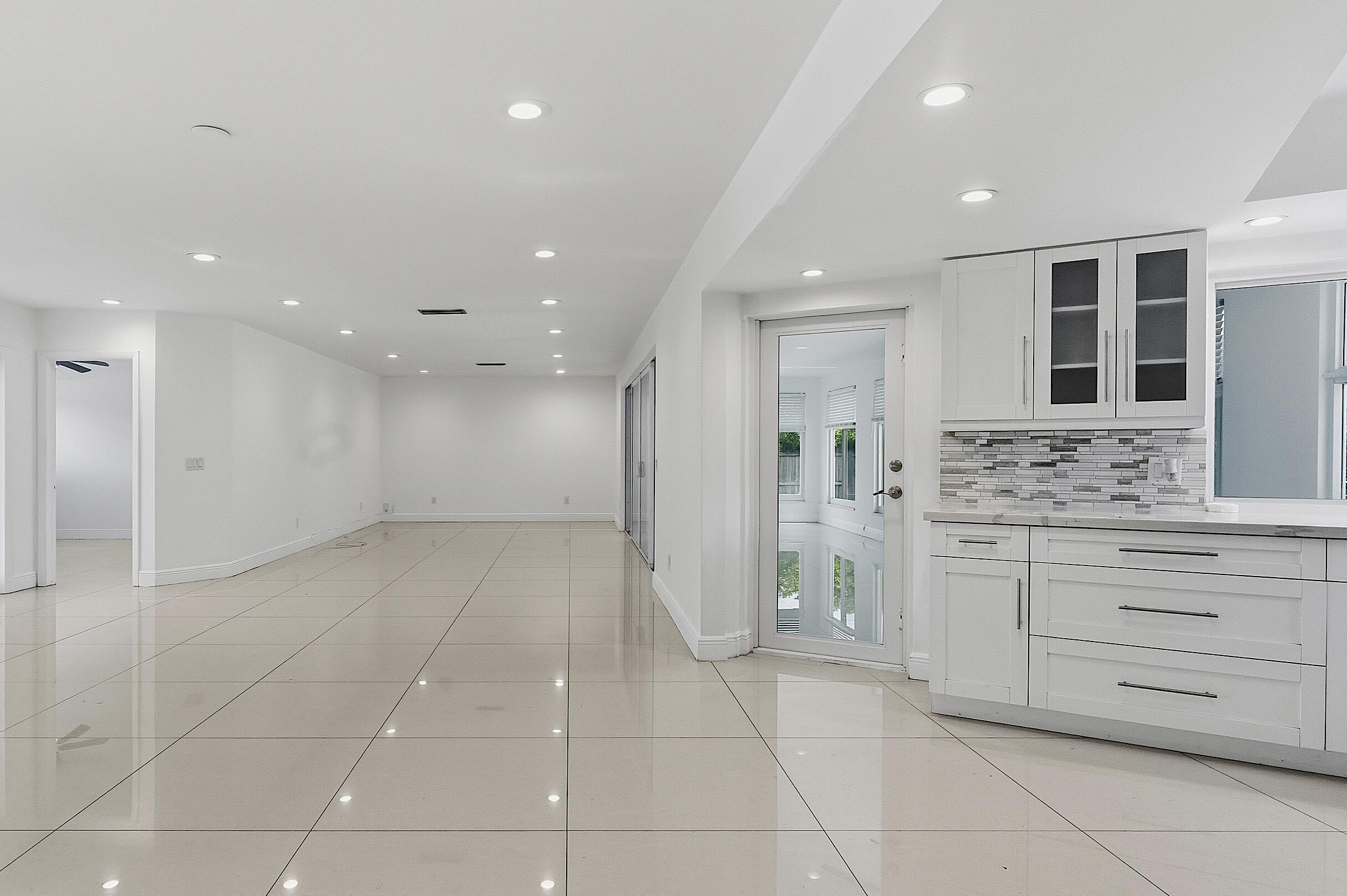VENETIAN ISLES 2ND SEC - Residential