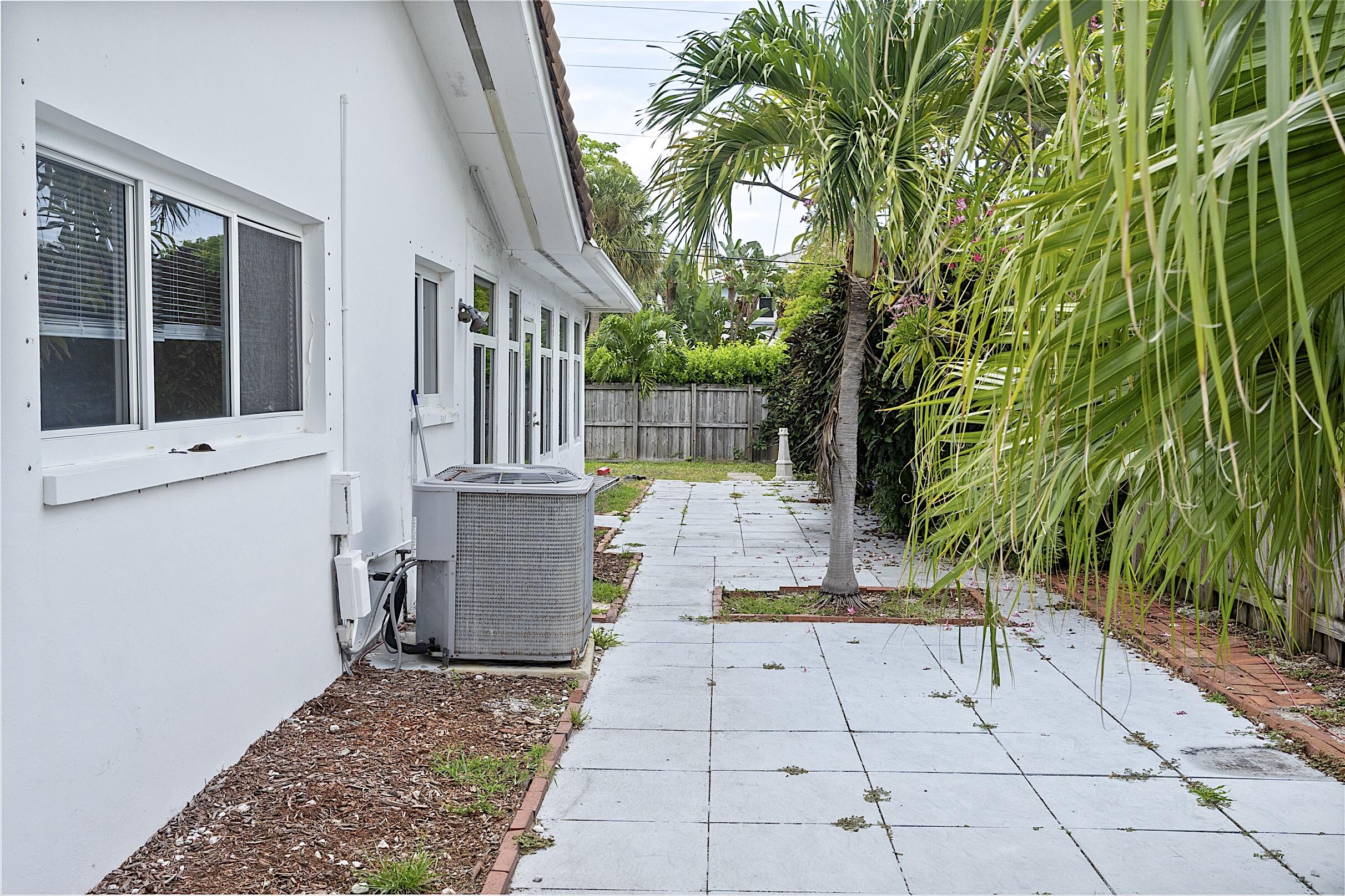 VENETIAN ISLES 2ND SEC - Residential