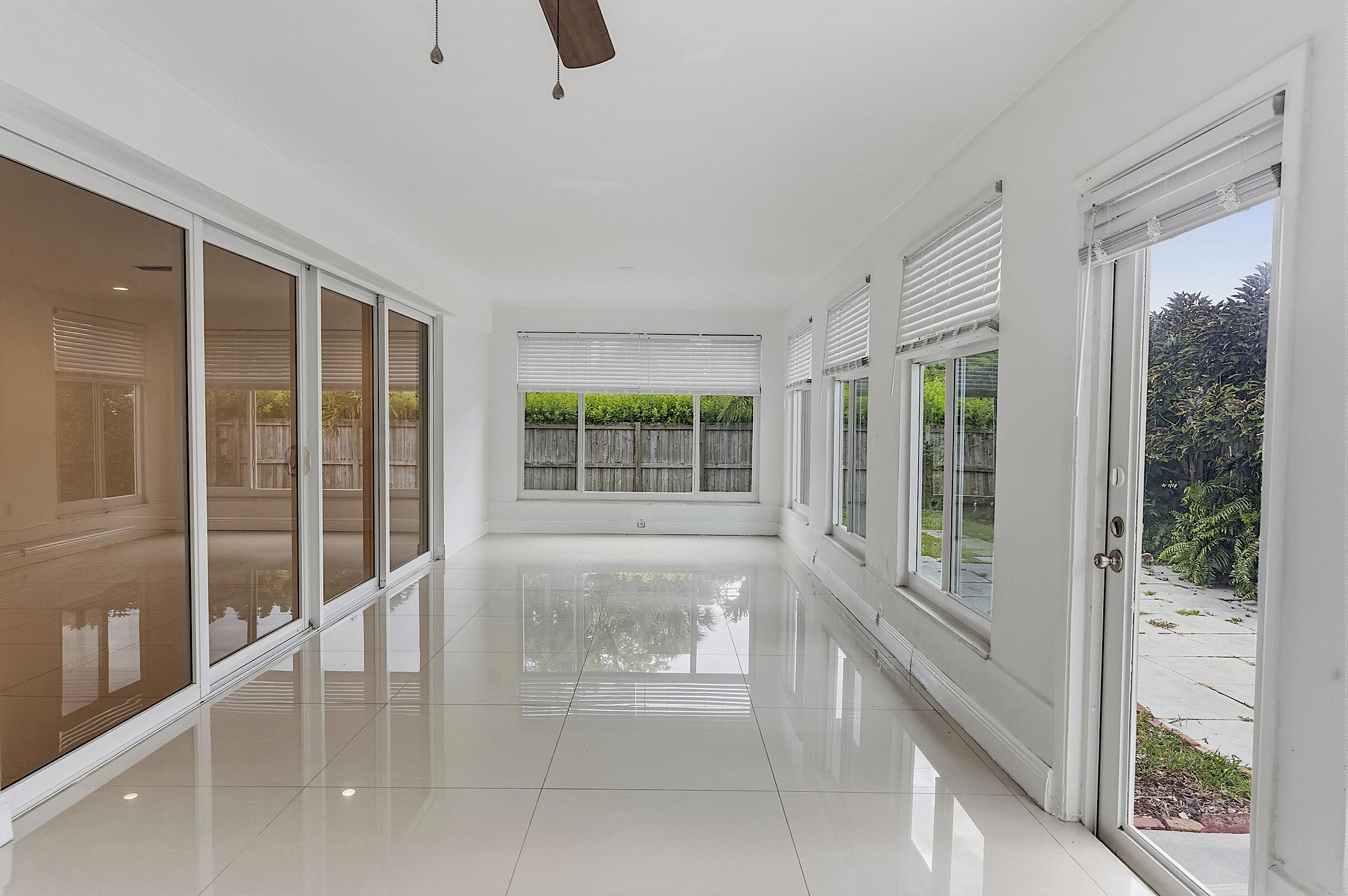VENETIAN ISLES 2ND SEC - Residential
