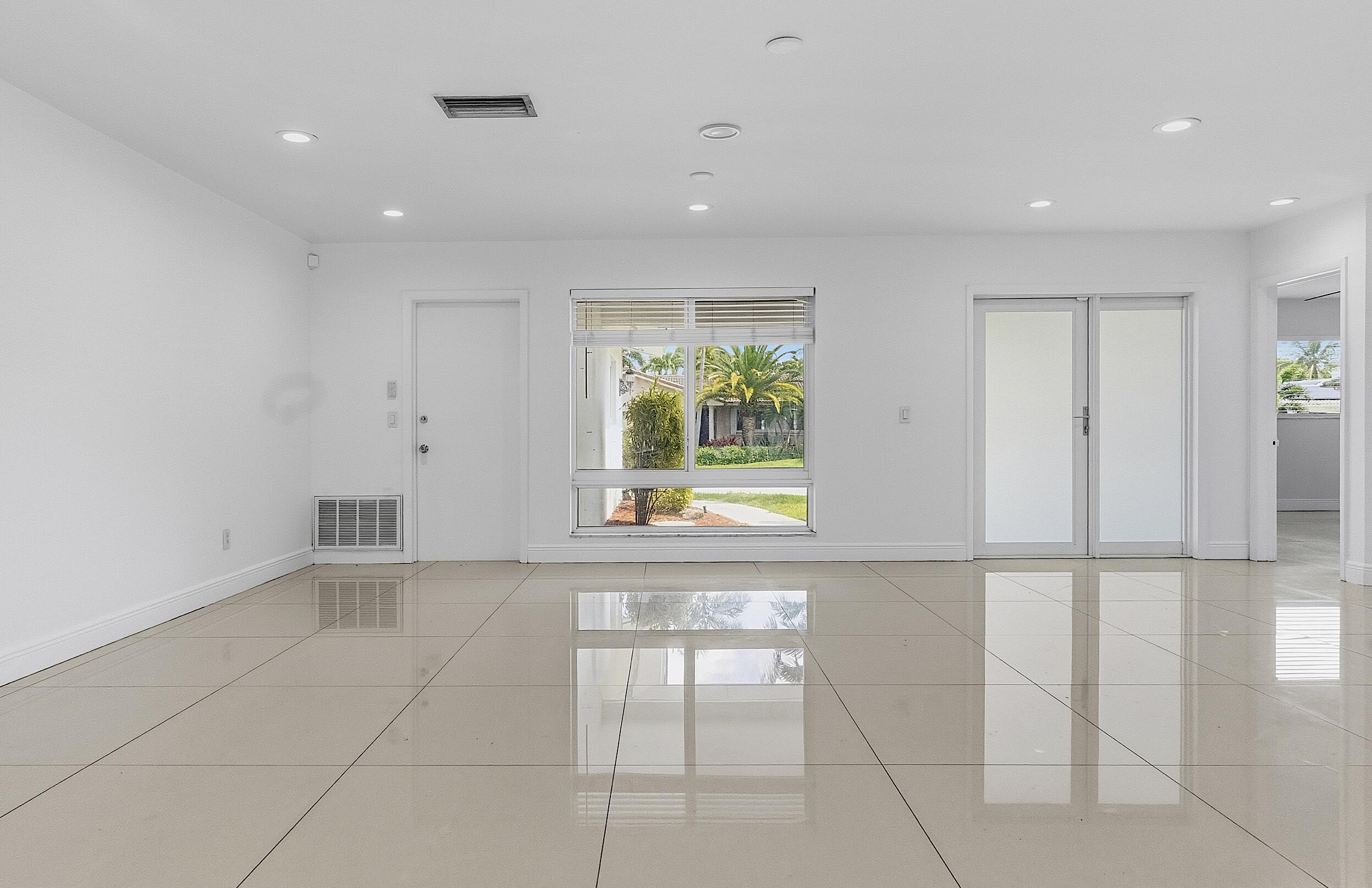 VENETIAN ISLES 2ND SEC - Residential