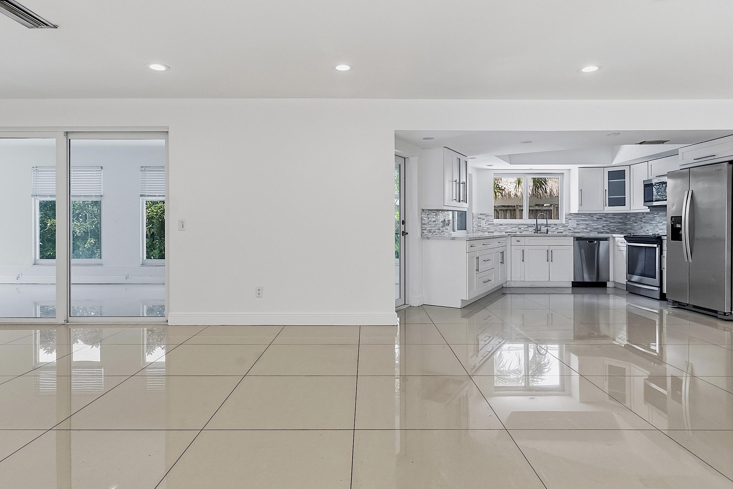 VENETIAN ISLES 2ND SEC - Residential