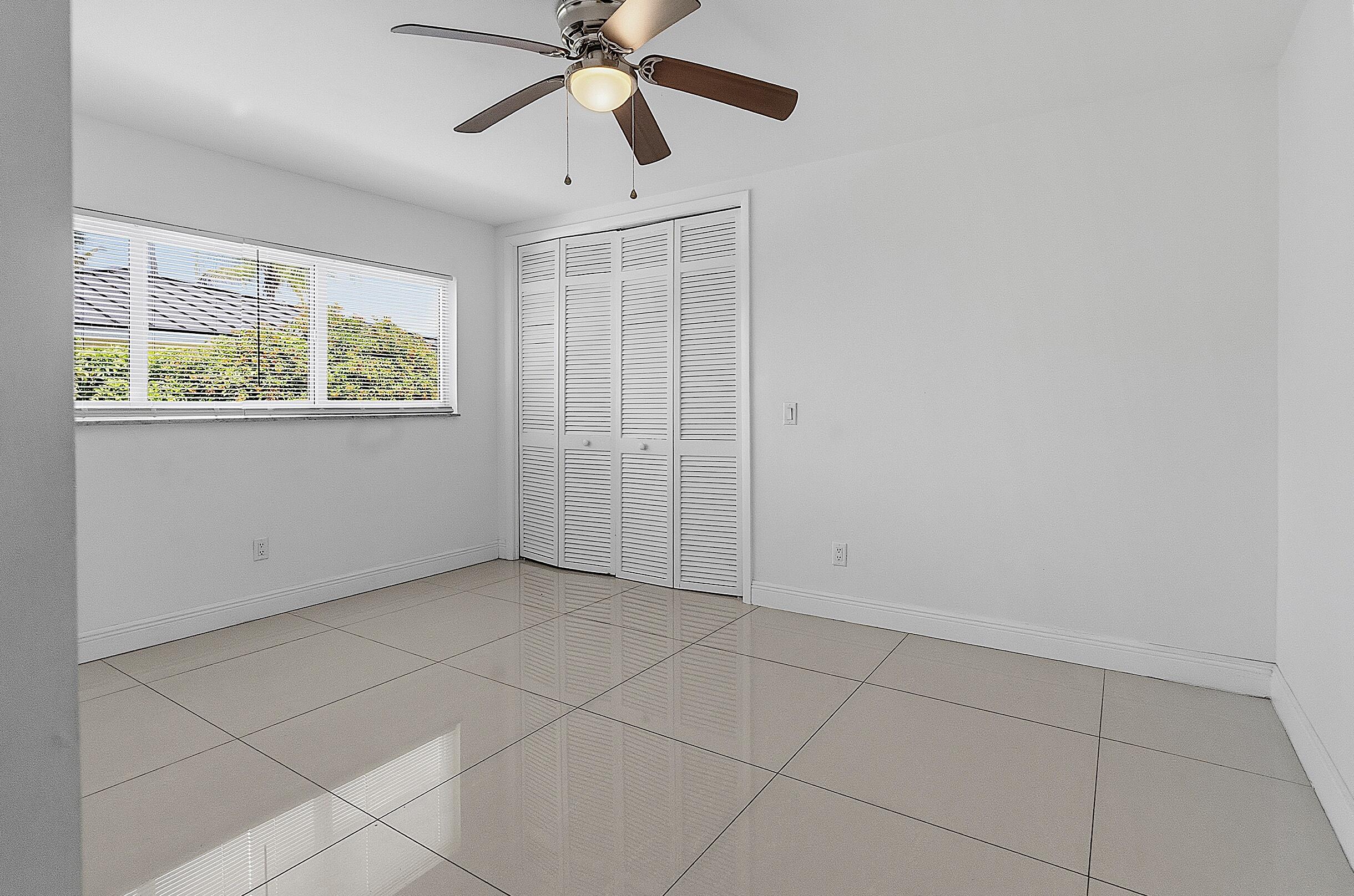 VENETIAN ISLES 2ND SEC - Residential