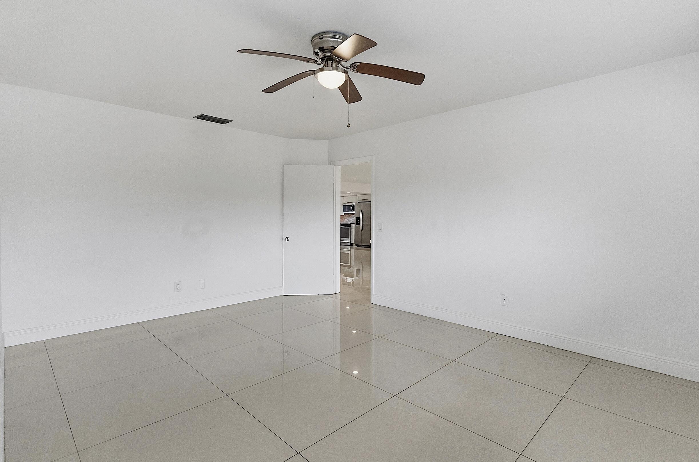 VENETIAN ISLES 2ND SEC - Residential