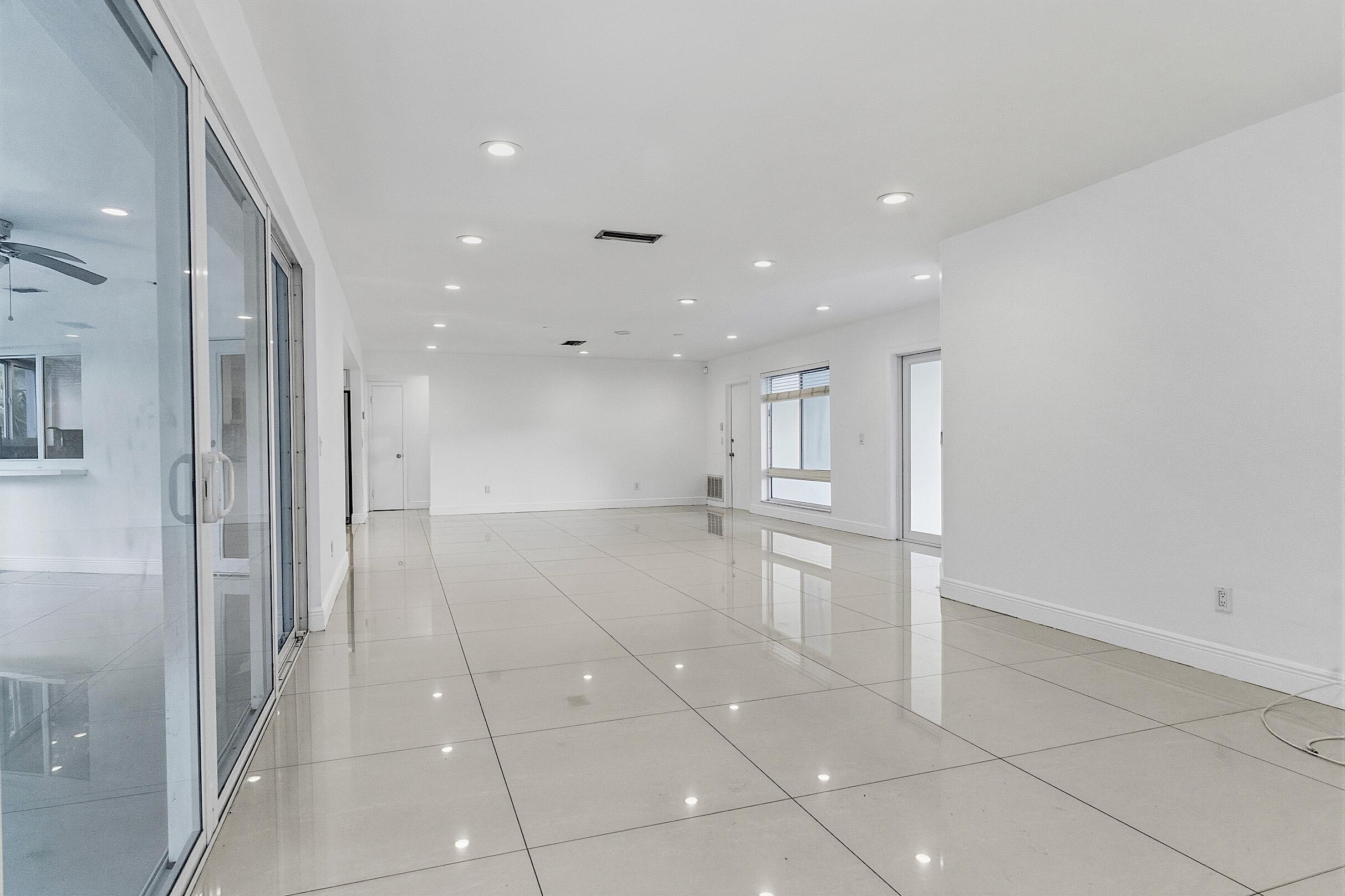 VENETIAN ISLES 2ND SEC - Residential