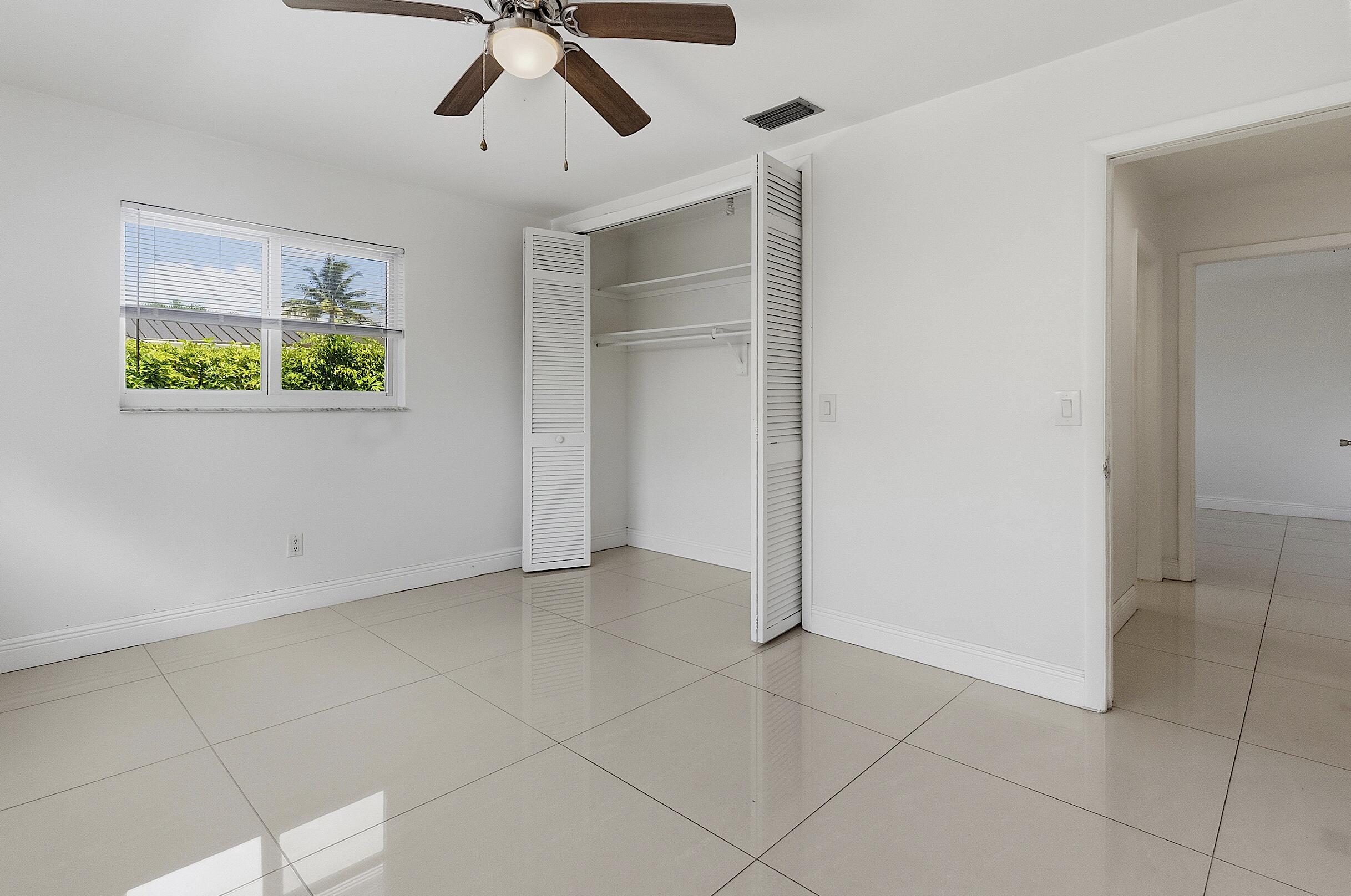 VENETIAN ISLES 2ND SEC - Residential