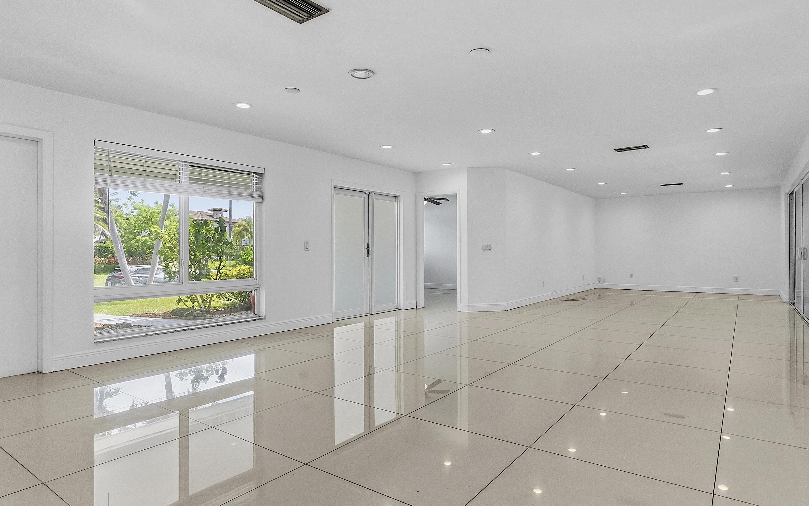 VENETIAN ISLES 2ND SEC - Residential