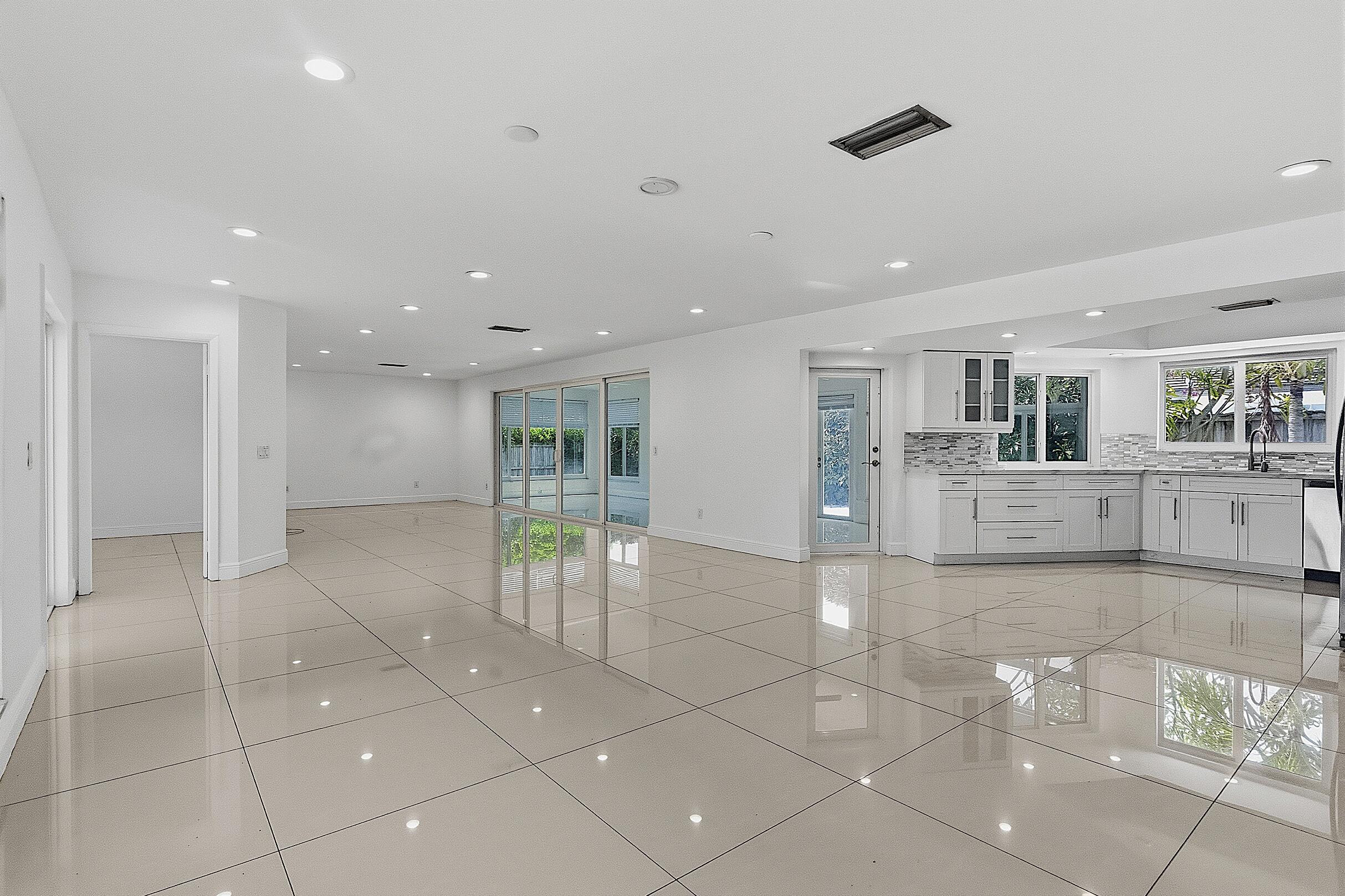 VENETIAN ISLES 2ND SEC - Residential