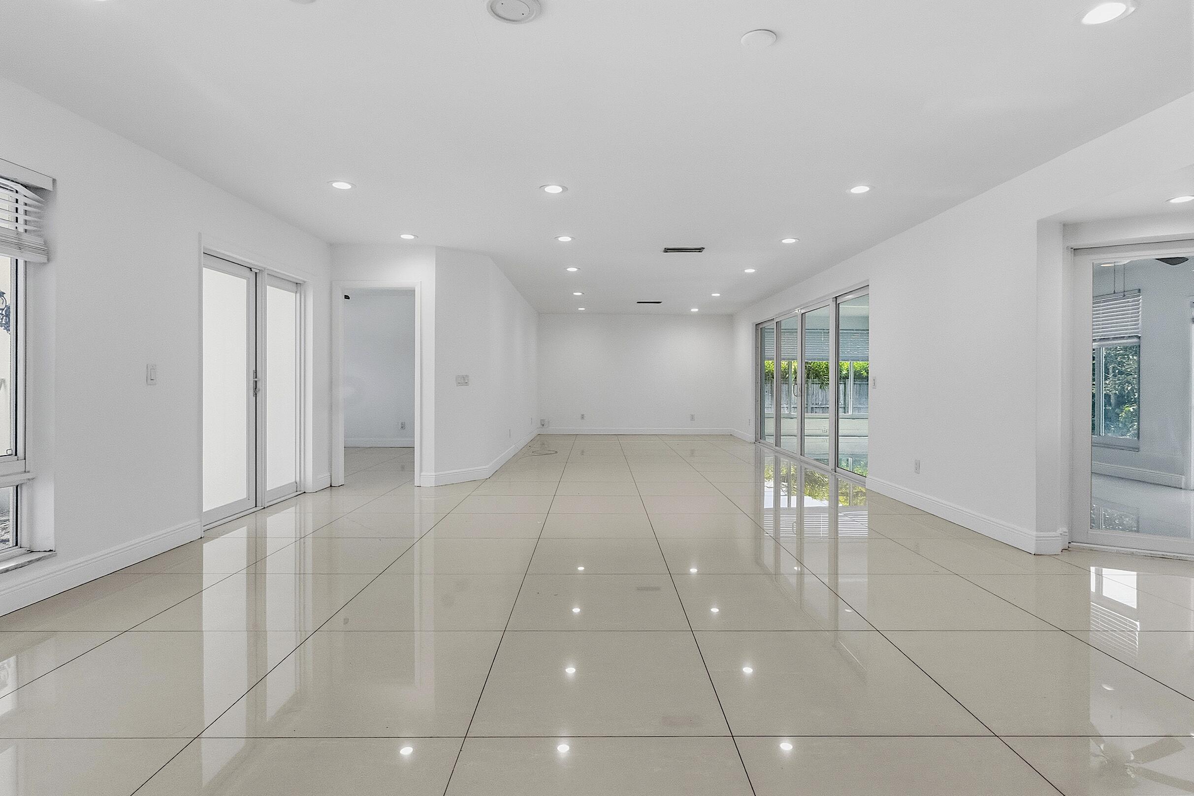 VENETIAN ISLES 2ND SEC - Residential
