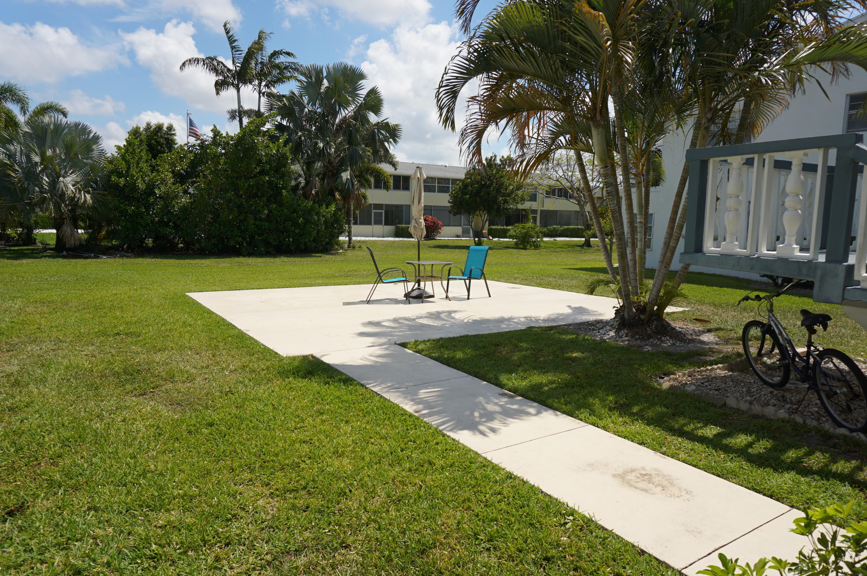 *CENTURY VILLAGE* 1ST FLOOR CONDO - Residential Lease