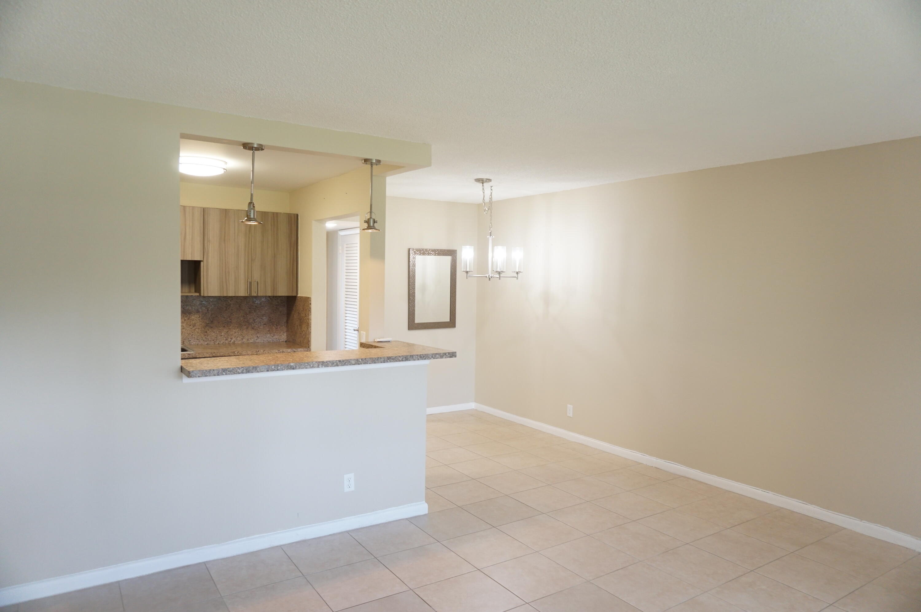 *CENTURY VILLAGE* 1ST FLOOR CONDO - Residential Lease