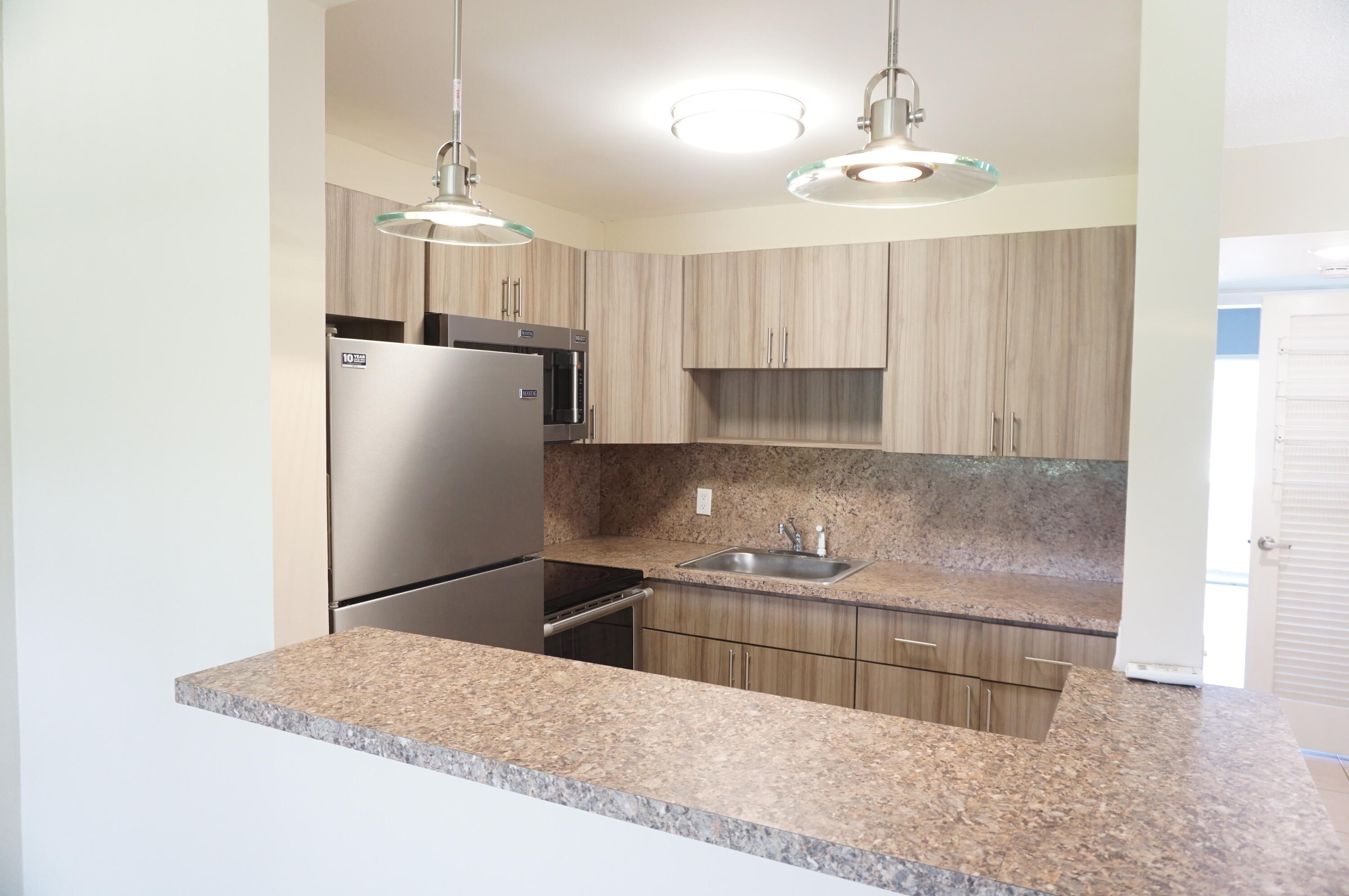 *CENTURY VILLAGE* 1ST FLOOR CONDO - Residential Lease